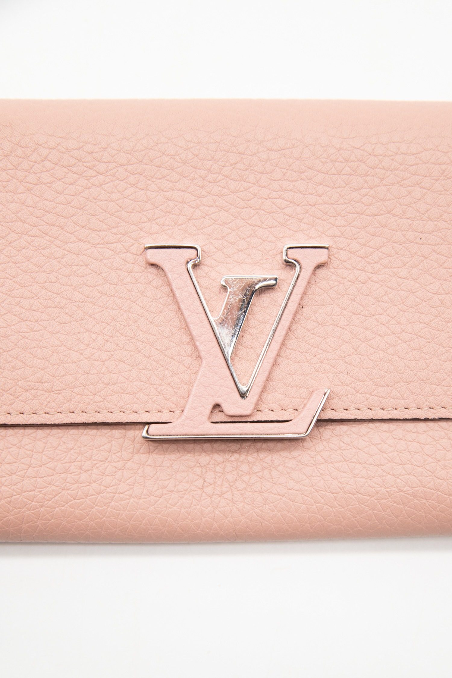 Thumbnail of http://Louis%20Vuitton%20Capucines%20Portemonnaie%20in%20Rosa