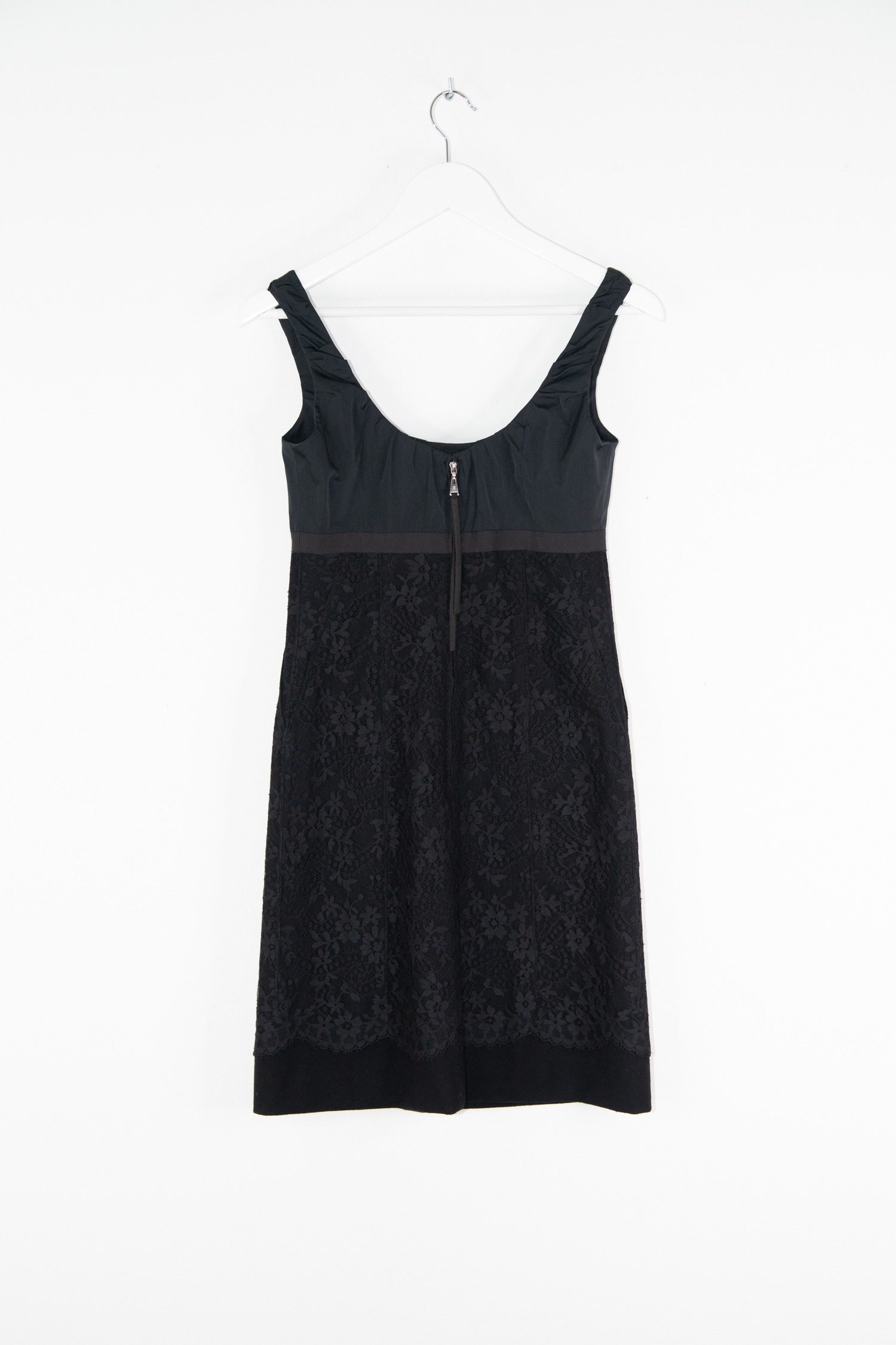 Thumbnail of http://Louis%20Vuitton%20Minikleid%20mit%20Spitze%20in%20Schwarz