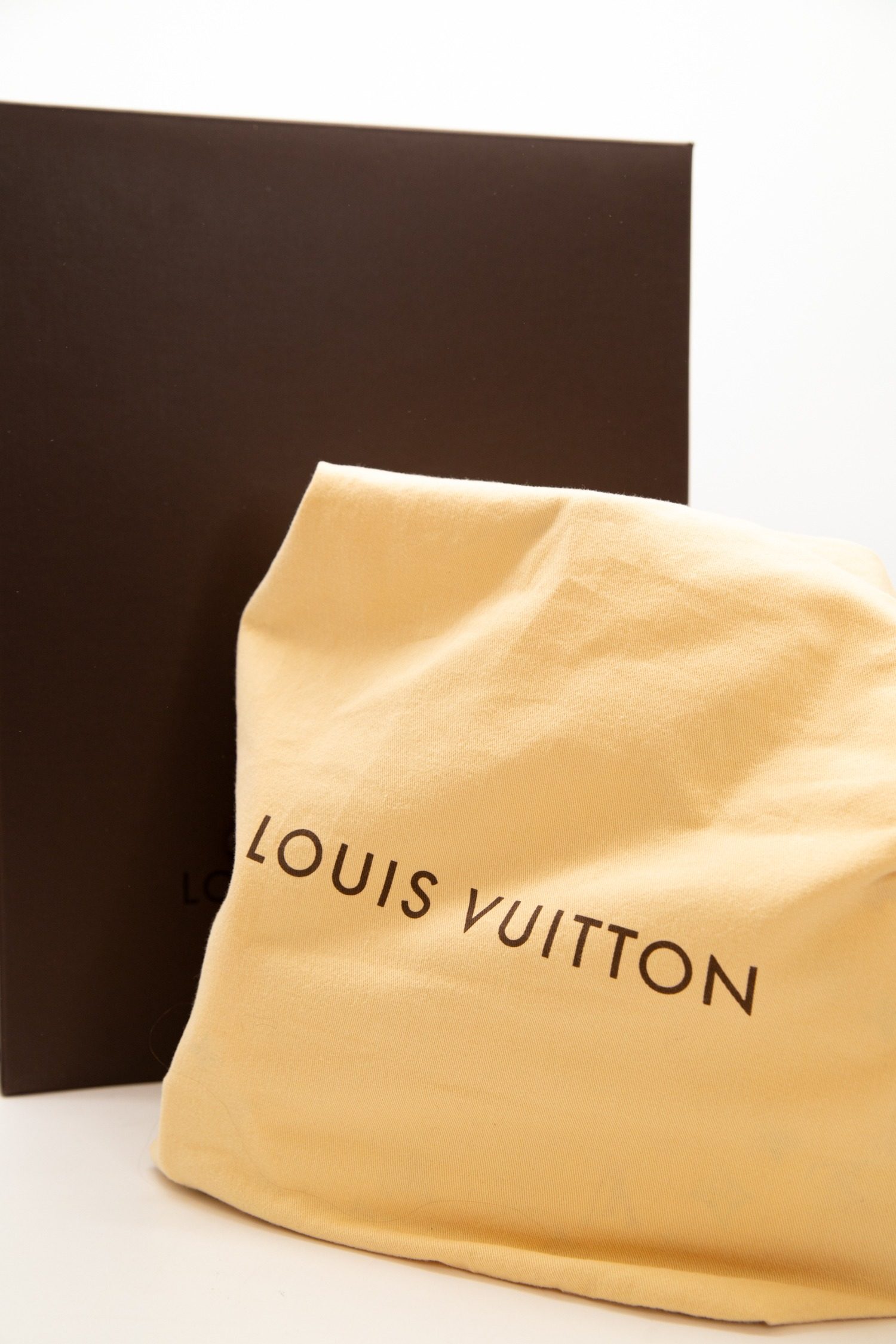 Thumbnail of http://Louis%20Vuitton%20Capucines%20Portemonnaie%20in%20Rosa