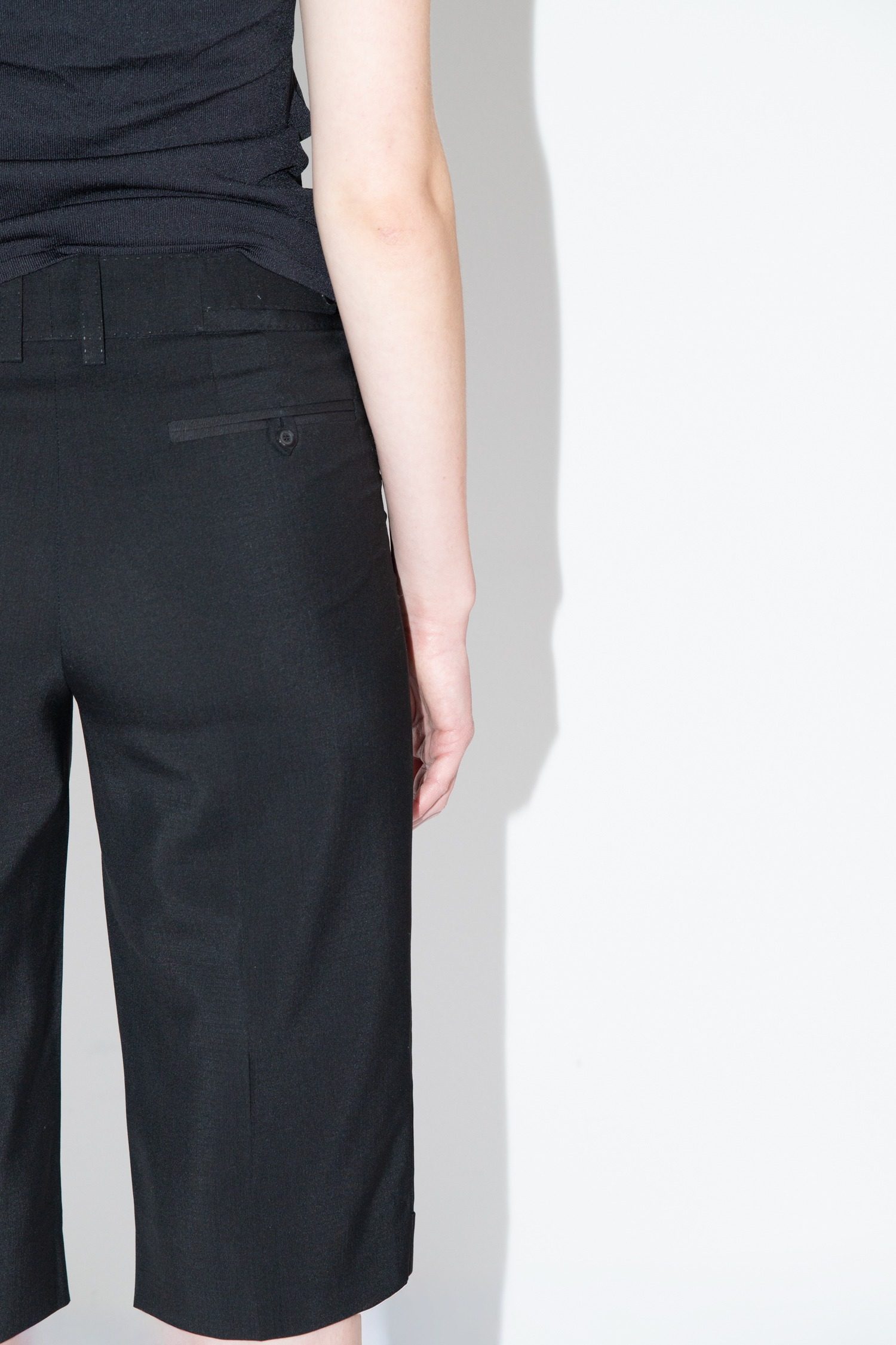 Thumbnail of http://Louis%20Vuitton%20Bermudashorts%20in%20Schwarz
