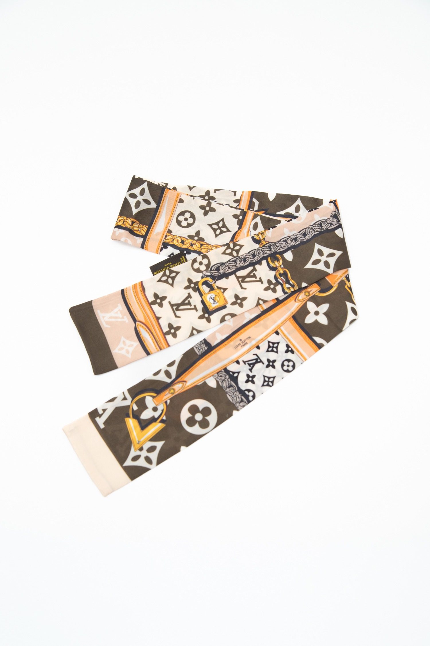 Thumbnail of http://Louis%20Vuitton%20Twilly%20in%20Beige,%20Ecru,%20Gold%20und%20Braun