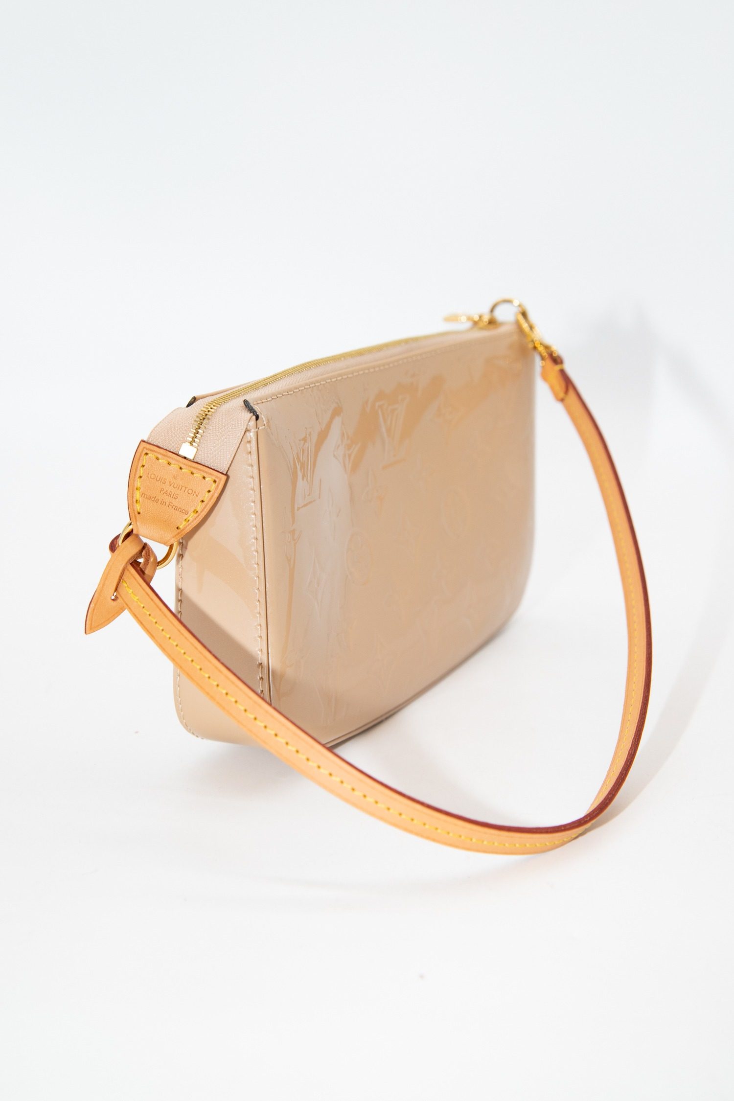 Thumbnail of http://Louis%20Vuitton%20Handtasche%20aus%20Lackleder%20in%20Beige