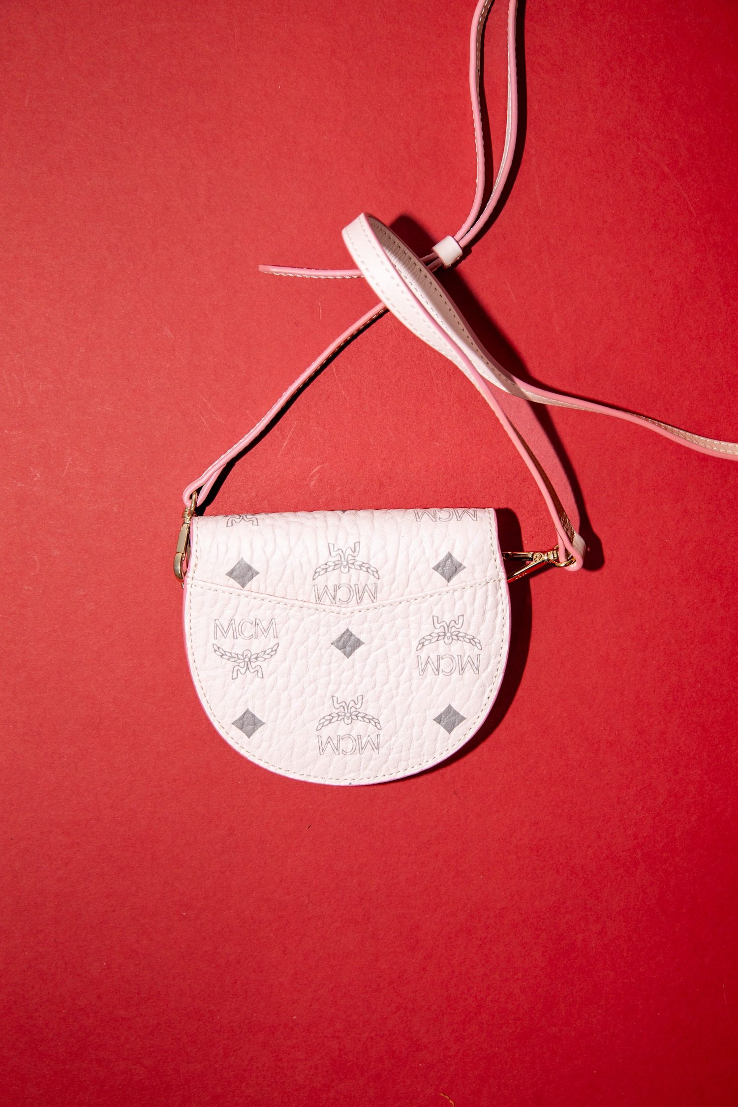 Thumbnail of http://MCM%20Patricia%20Portemonnaie%20zum%20Umhängen%20in%20Rosa%20und%20Silber