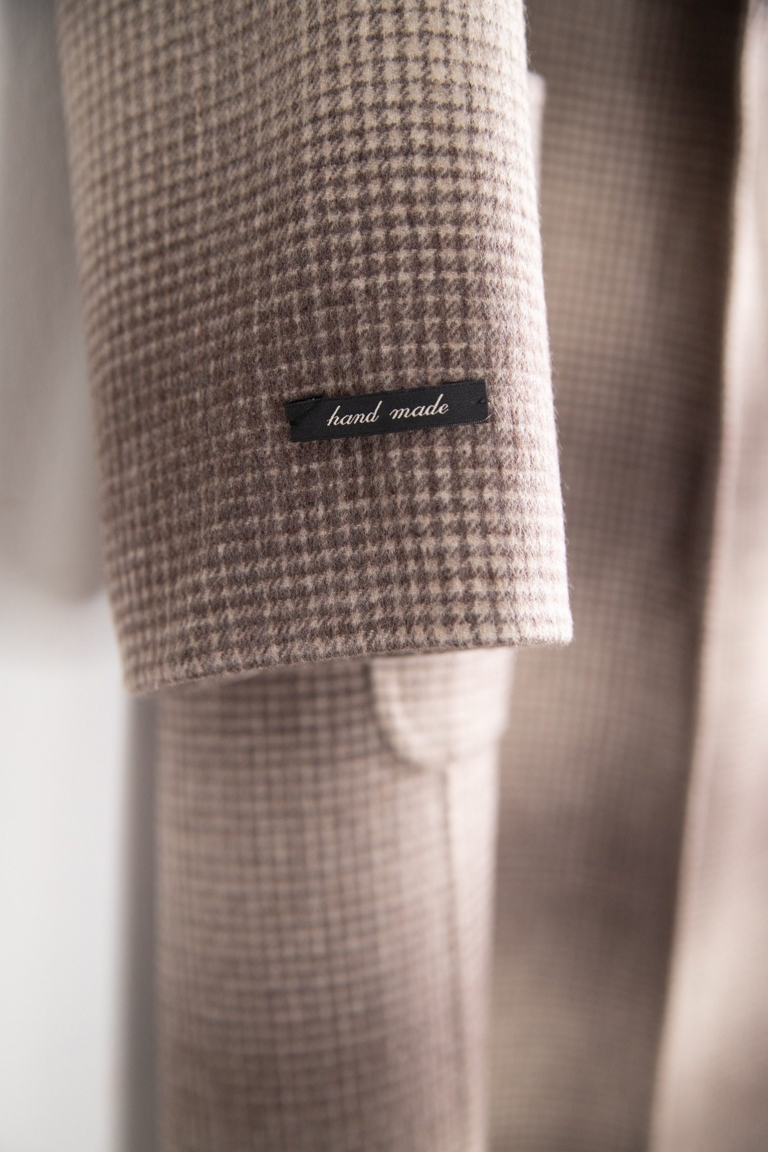 Thumbnail of http://Manzoni%2024%20Mantel%20mit%20Karomuster%20in%20Beige%20und%20Braun