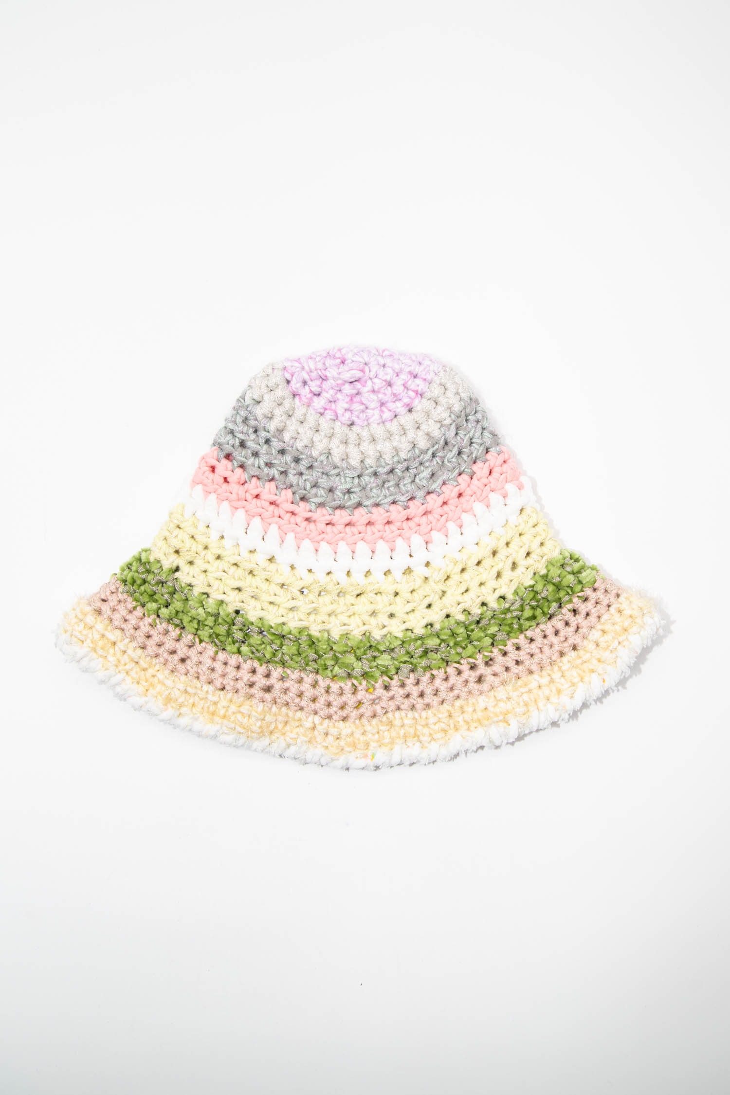 Thumbnail of http://Marylin%20Roper%20Crochet%20Bucket%20Hat%20in%20Weiß%20und%20Bunt