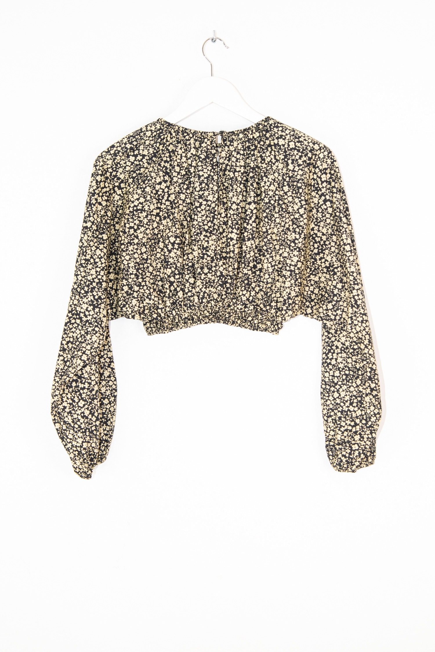 Thumbnail of http://Matteau%20Bluse%20mit%20Blumenmuster%20in%20Schwarz%20und%20Hellbeige