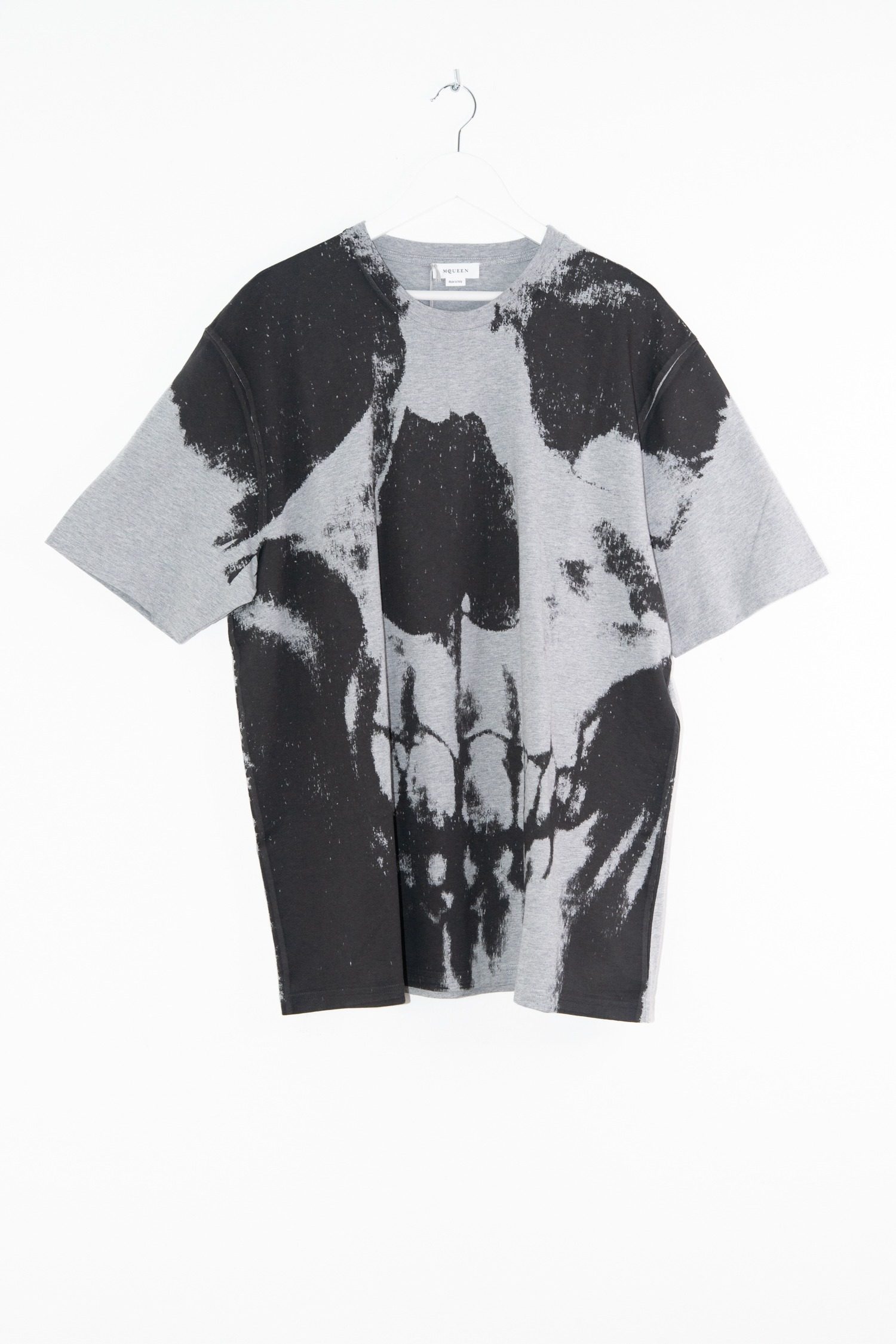 Thumbnail of http://Alexander%20McQueen%20Oversized%20T-Shirt%20in%20Hellgrau%20und%20Schwarz