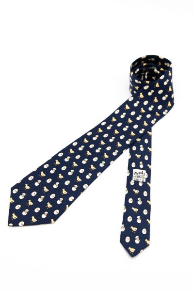 Hermès Krawatte mit Küken und Ei in Dunkelblau