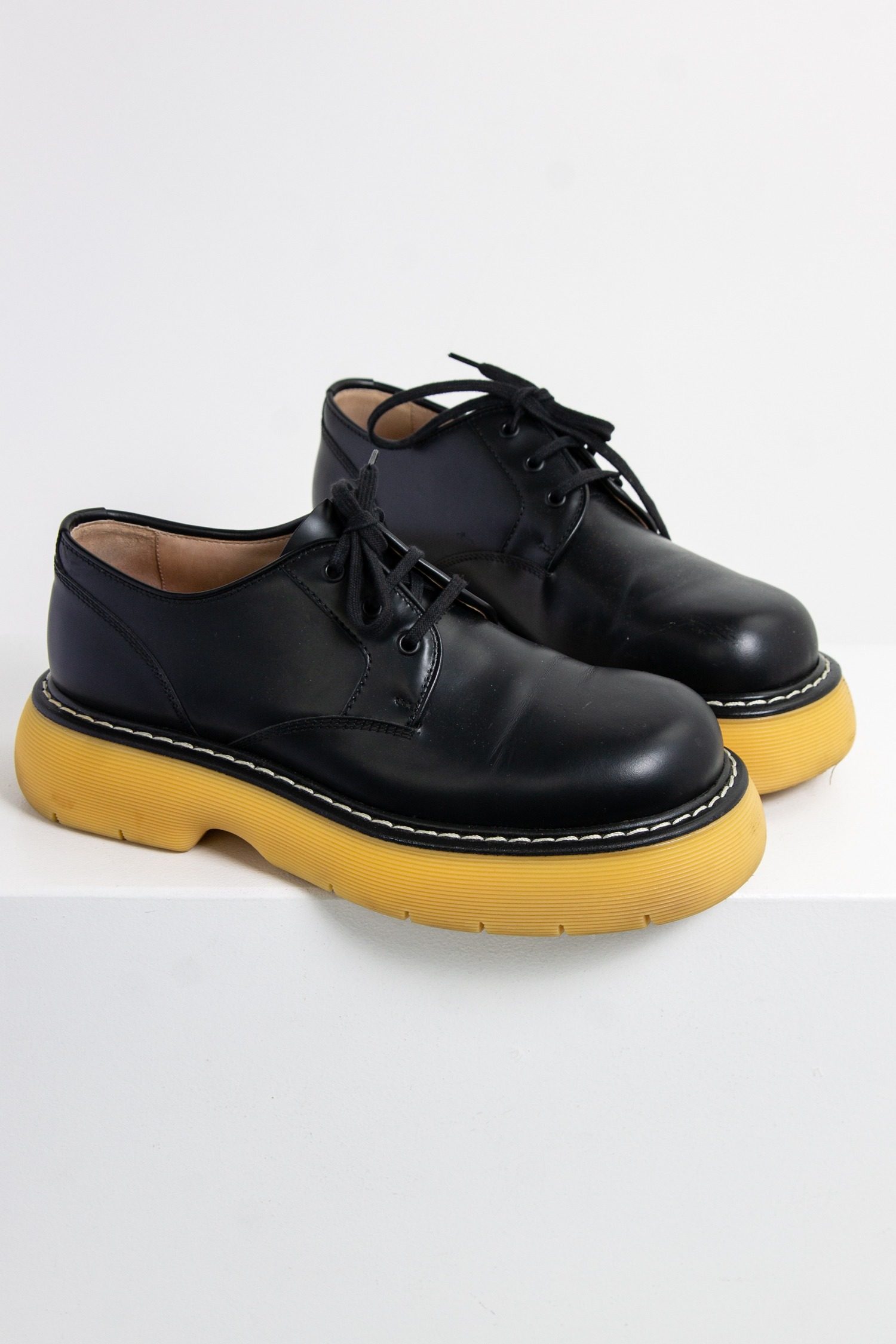 Thumbnail of http://Bottega%20Veneta%20The%20Bounce%20Schnürschuhe%20mit%20heller%20Sohle