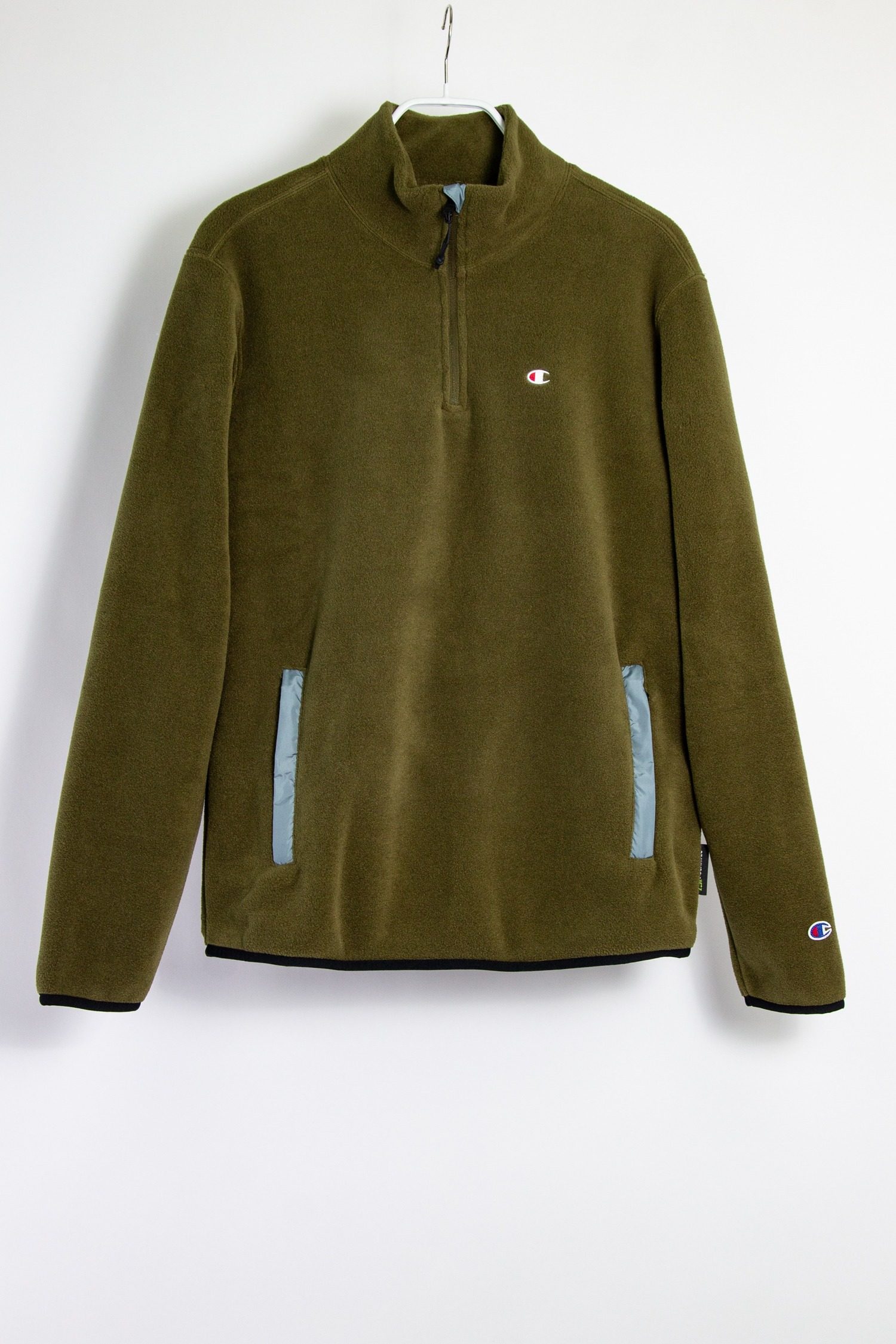 Thumbnail of http://Champion%20Troyer%20aus%20Polartec-Fleece%20in%20olivgrün
