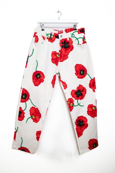 Kenzo Jeans mit Blumen in Weiß und Rot