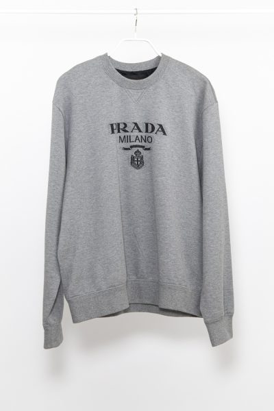 Prada Sweatshirt in Grau mit Logo-Stickerei