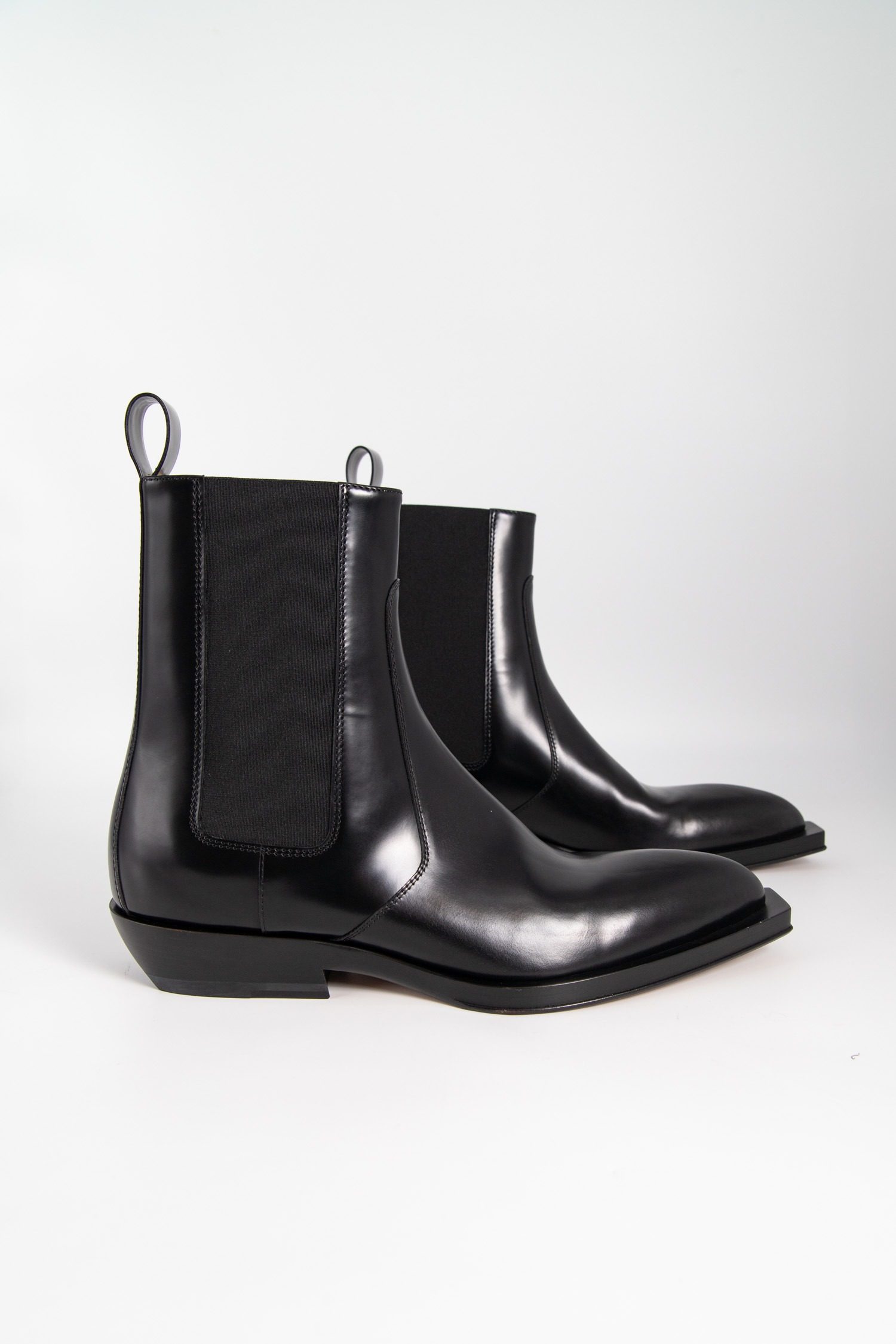 Thumbnail of http://Bottega%20Veneta%20Boots%20mit%20Cowboy-Details%20in%20Schwarz