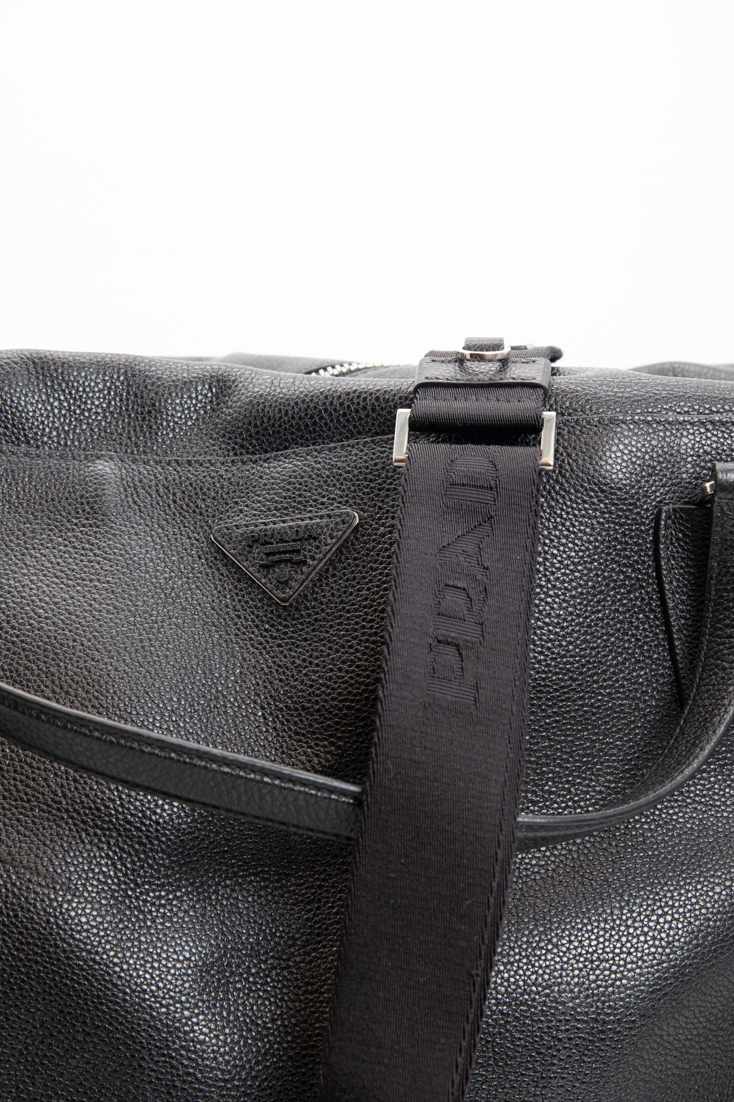 Prada Reisetasche aus Leder in Schwarz