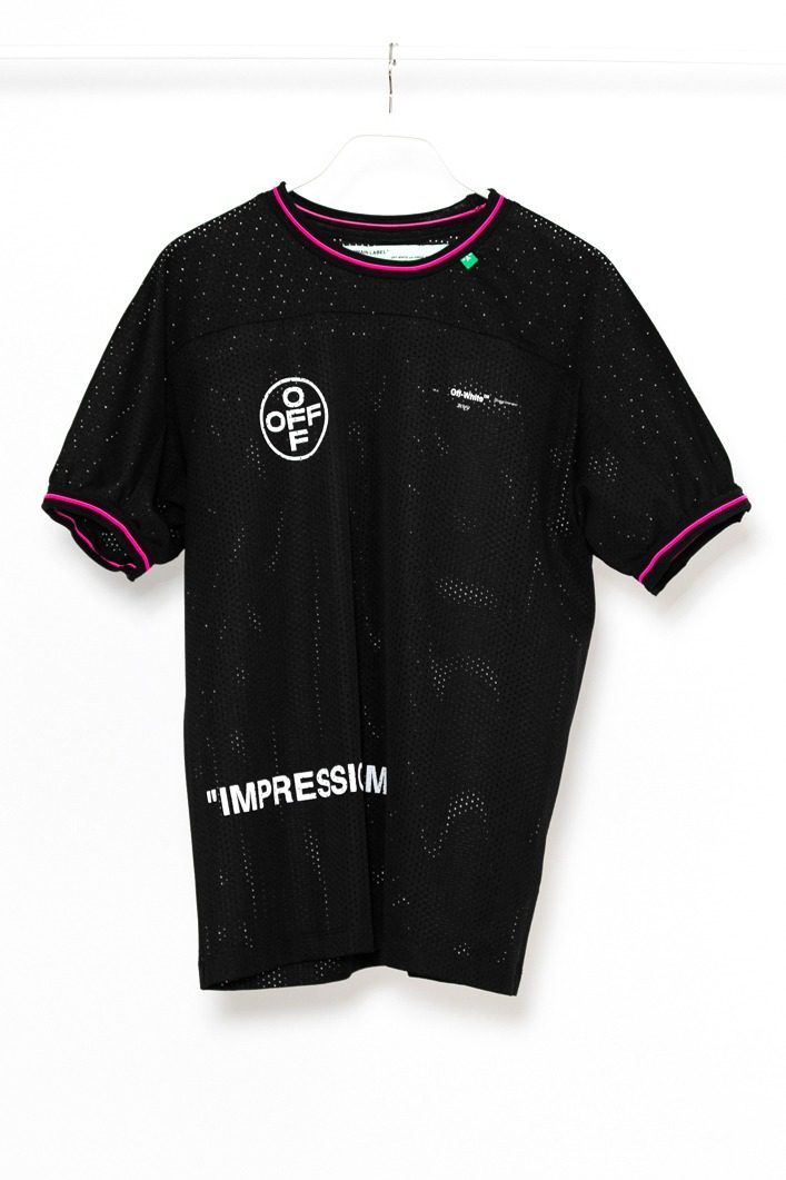 Thumbnail of http://Off%20White%20T-Shirt%20in%20Schwarz%20mit%20Print