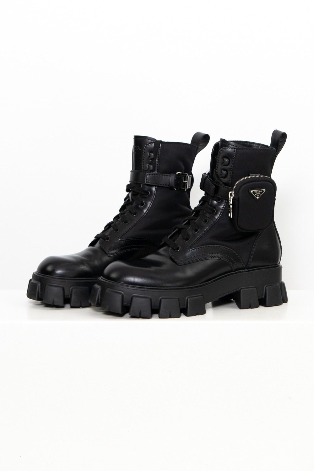 Prada "Monolith"-Stiefel in Schwarz