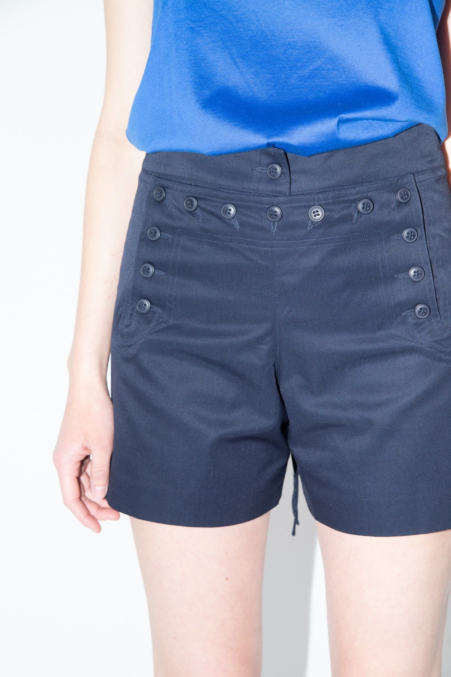 Thumbnail of http://Miu%20Miu%20Shorts%20im%20Marine-Stil%20im%20Dunkelblau