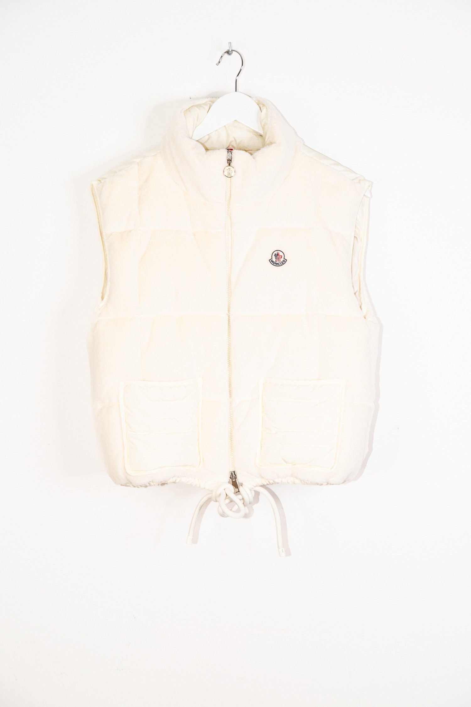 Thumbnail of http://Moncler%20Arques%20Daunenweste%20in%20Weiß