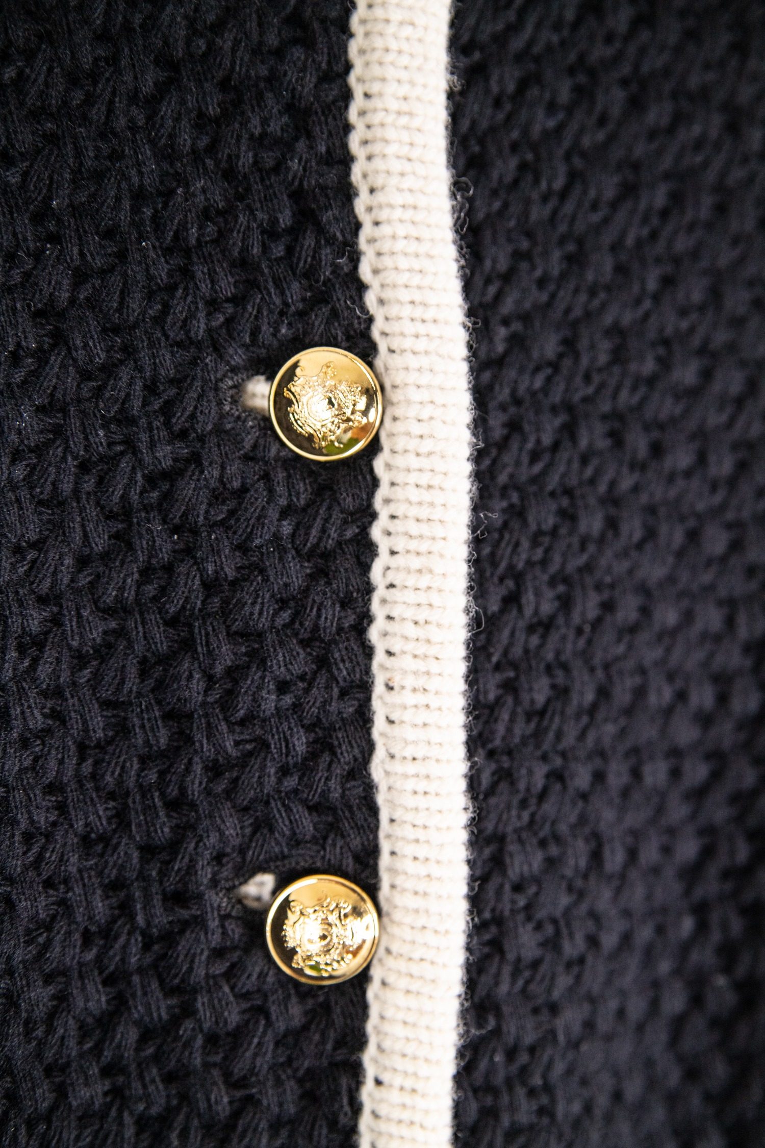 Thumbnail of http://Nili%20Lotan%20Perah%20Strickjacke%20in%20Dunkelblau%20und%20Ecru