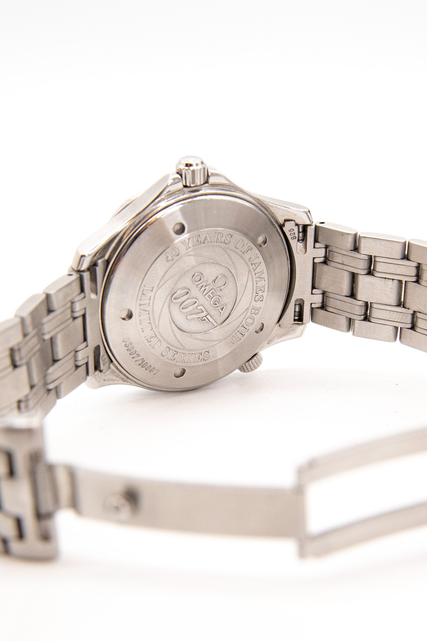 Thumbnail of http://Omega%20Seamaster%20Professional%20007%20Chronometer%20Uhr%20in%20Blau%20und%20Schwarz