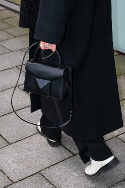 Valentino kleine Handtasche in Schwarz