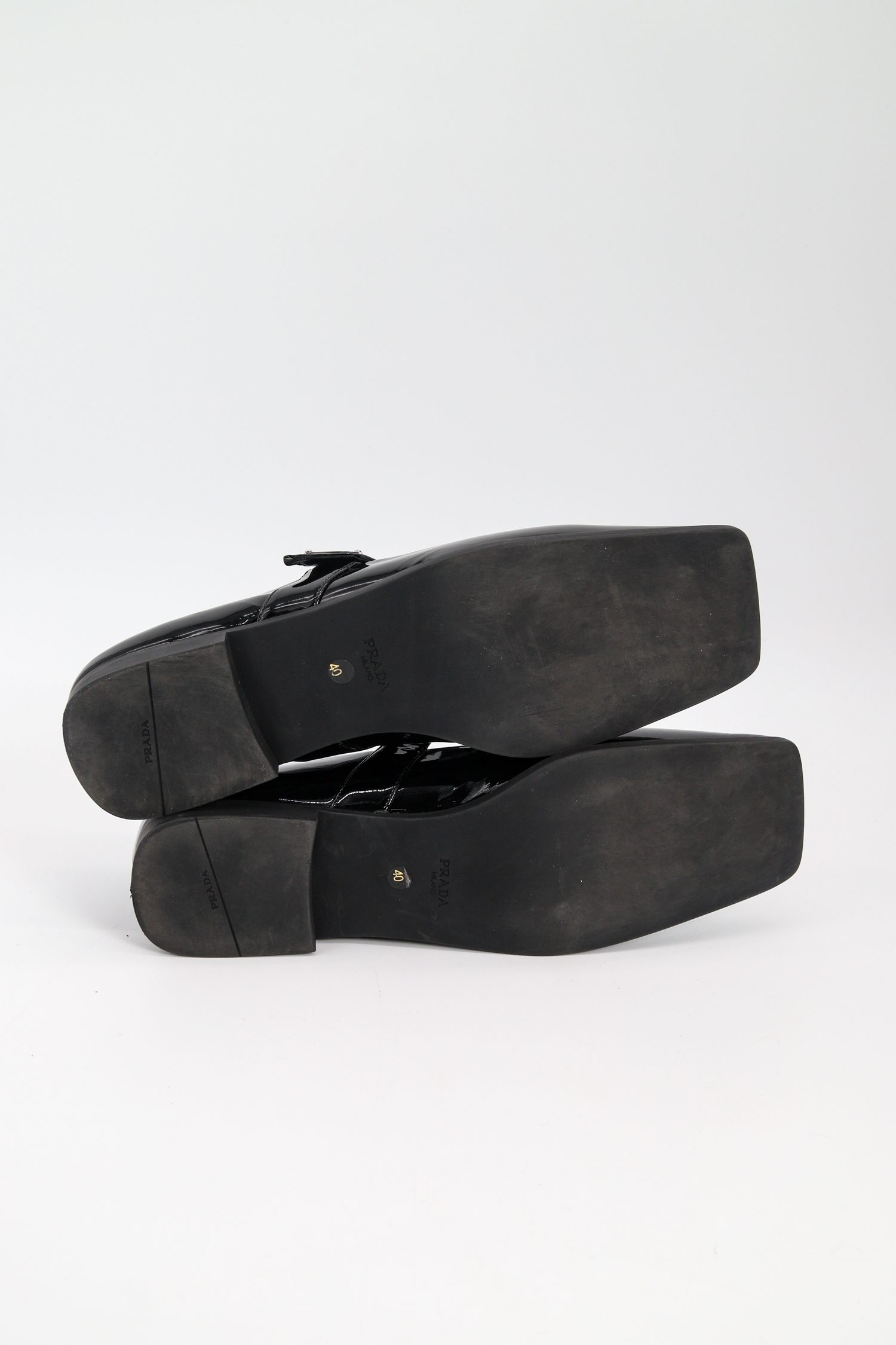 PRADA Mary-Jane-Ballerina in schwarzem Lackleder
