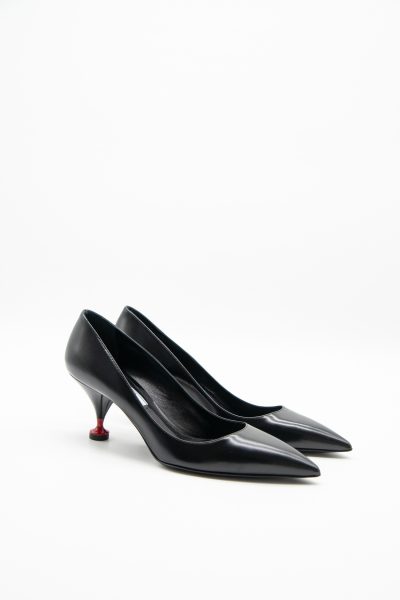 Prada "Eiffelturm" spitze Pumps in Schwarz
