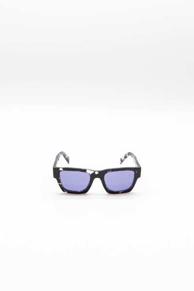 Prada Sonnenbrille mit geometrischen Details am Bügel in Schwarz