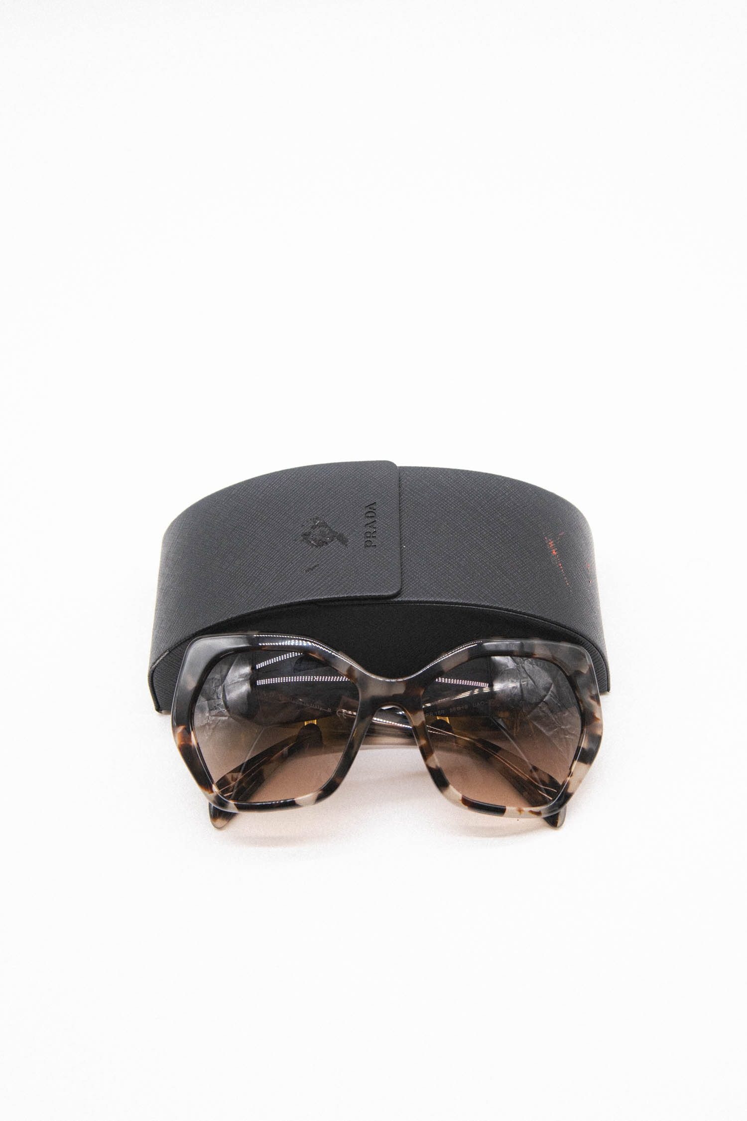 Thumbnail of http://Prada%20Sonnenbrille%20in%20Tortoise%20Optik