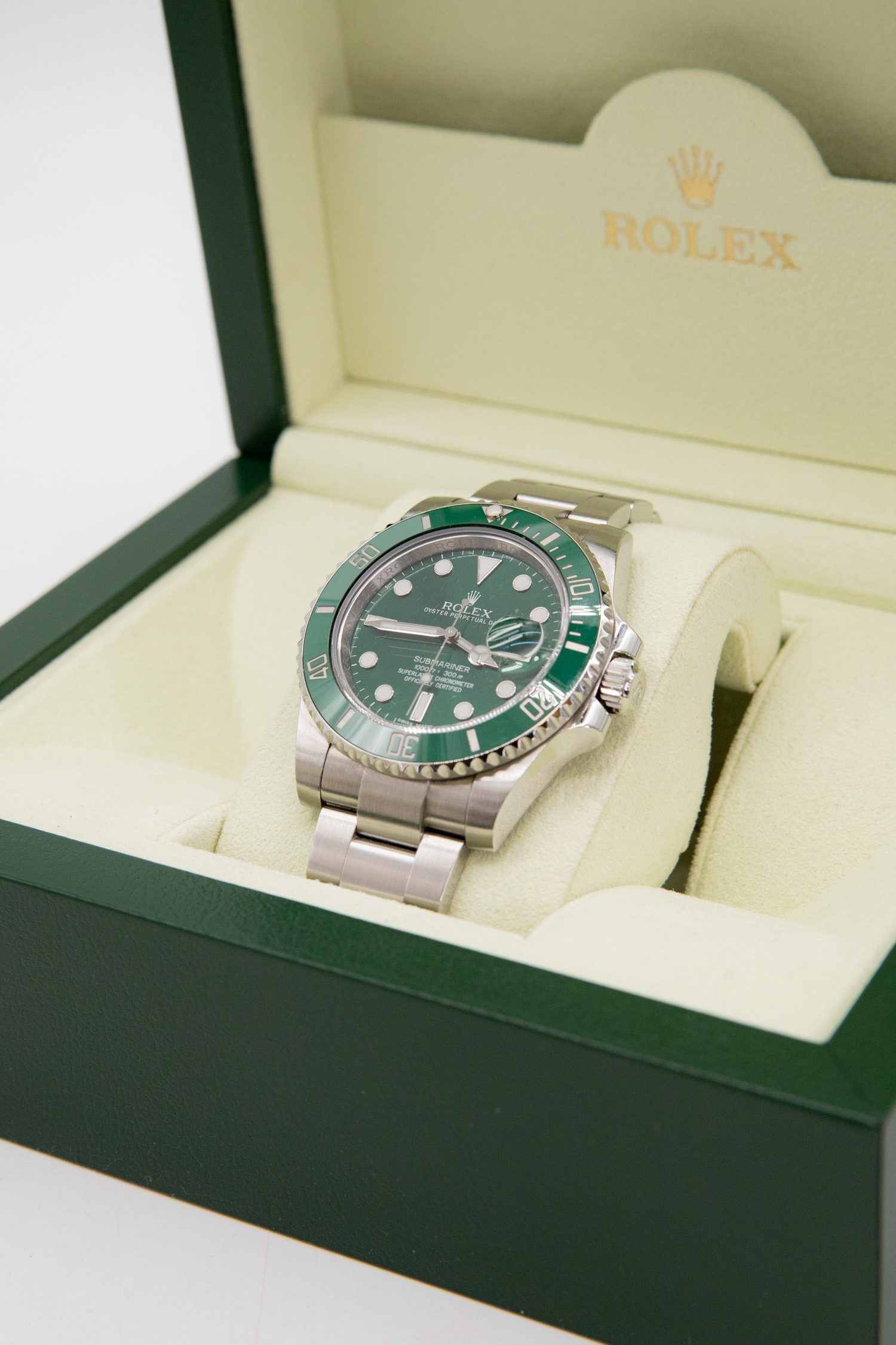 Thumbnail of http://Rolex%20Oyster%20Perpetual%20Hulk%20Uhr%20in%20Silber%20und%20Grün