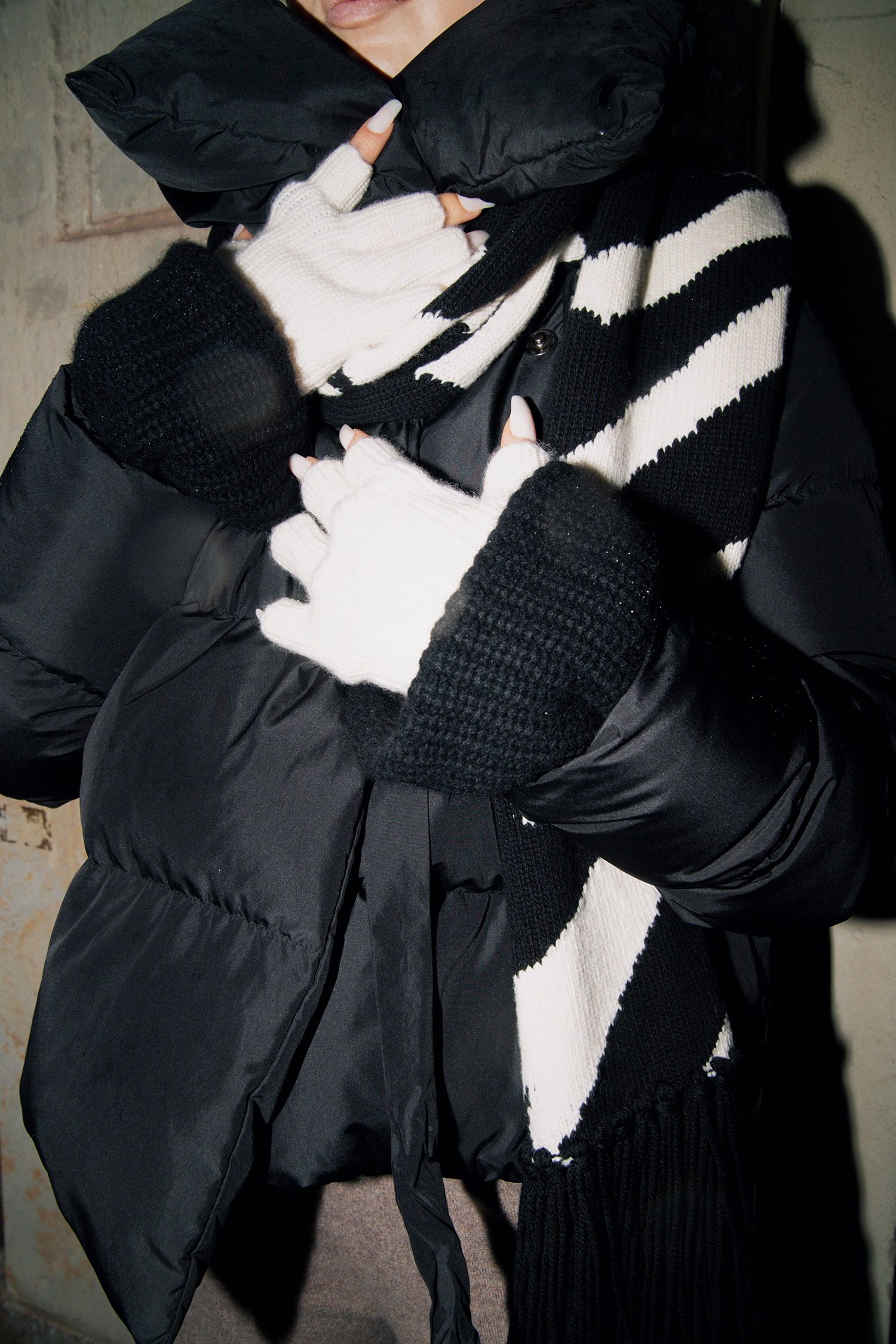 Thumbnail of http://Stella%20McCartney%20Wollschal%20in%20Schwarz%20und%20Weiß