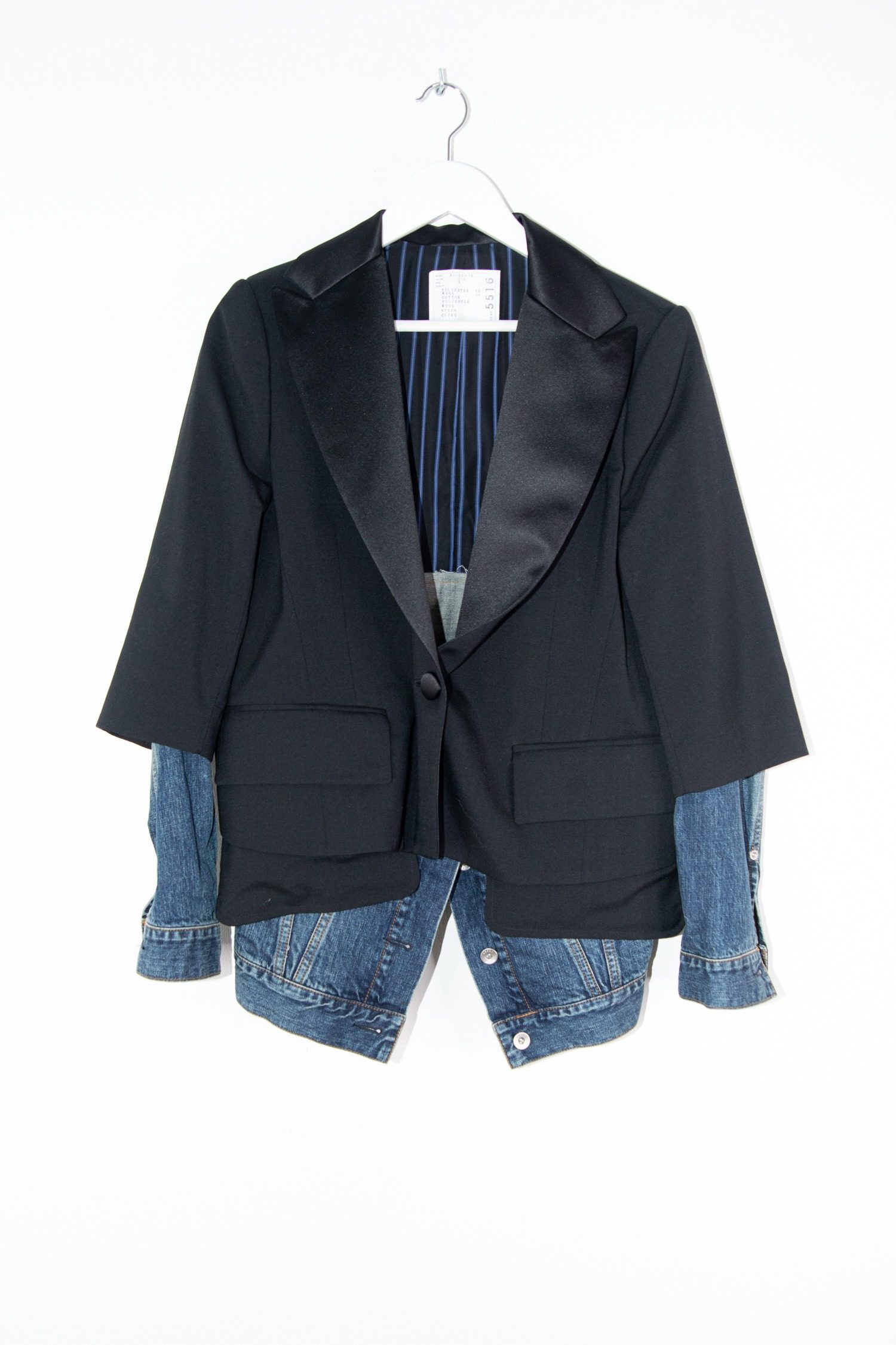 Thumbnail of http://Sacai%20Smokingjacke%20mit%20Denim-Details%20in%20Schwarz%20und%20Dunkelblau