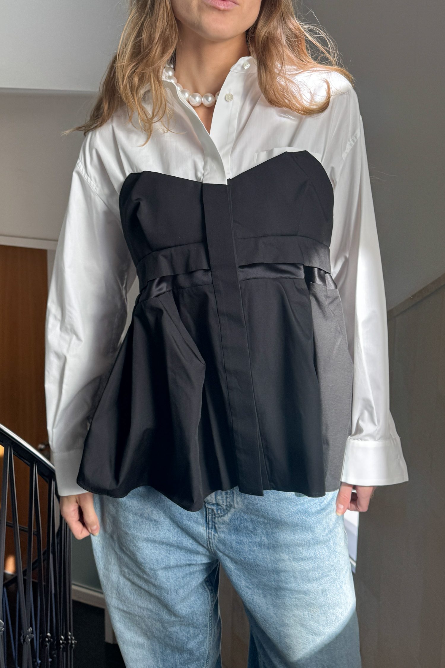 Sacai "Cotton Poplin" Bluse in Schwarz und Weiß