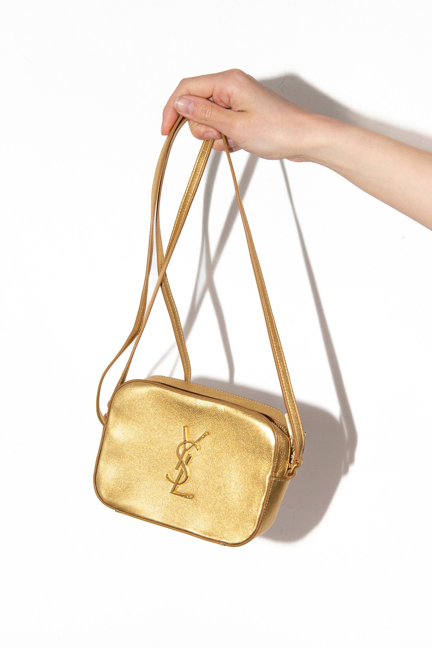 Thumbnail of http://Saint%20Laurent%20Classic%20Camera%20Bag%20Umhängetasche%20in%20Gold