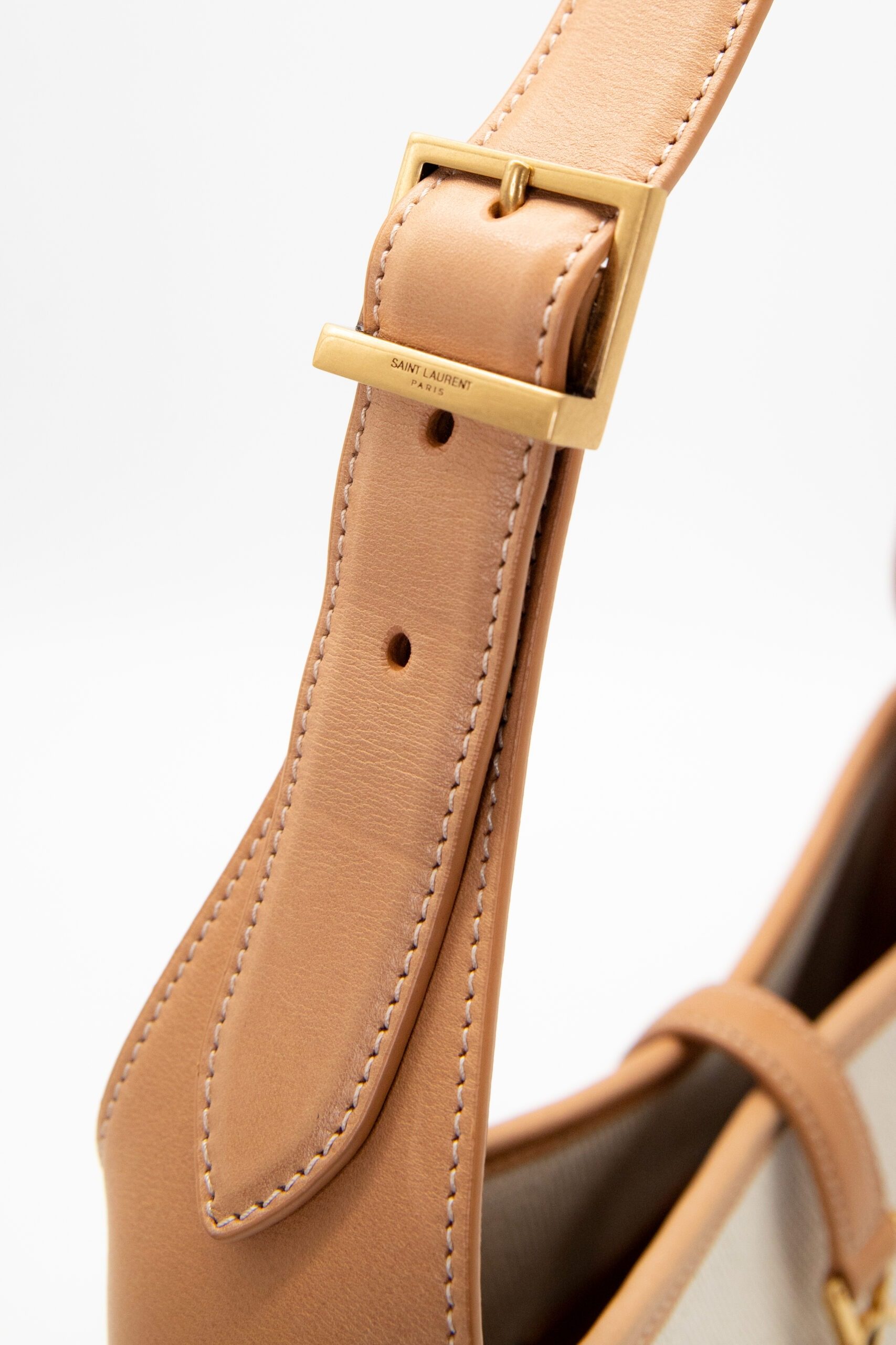 Thumbnail of http://Saint%20Laurent%20Le%205%20à%207%20Handtasche%20aus%20Canvas%20und%20Leder