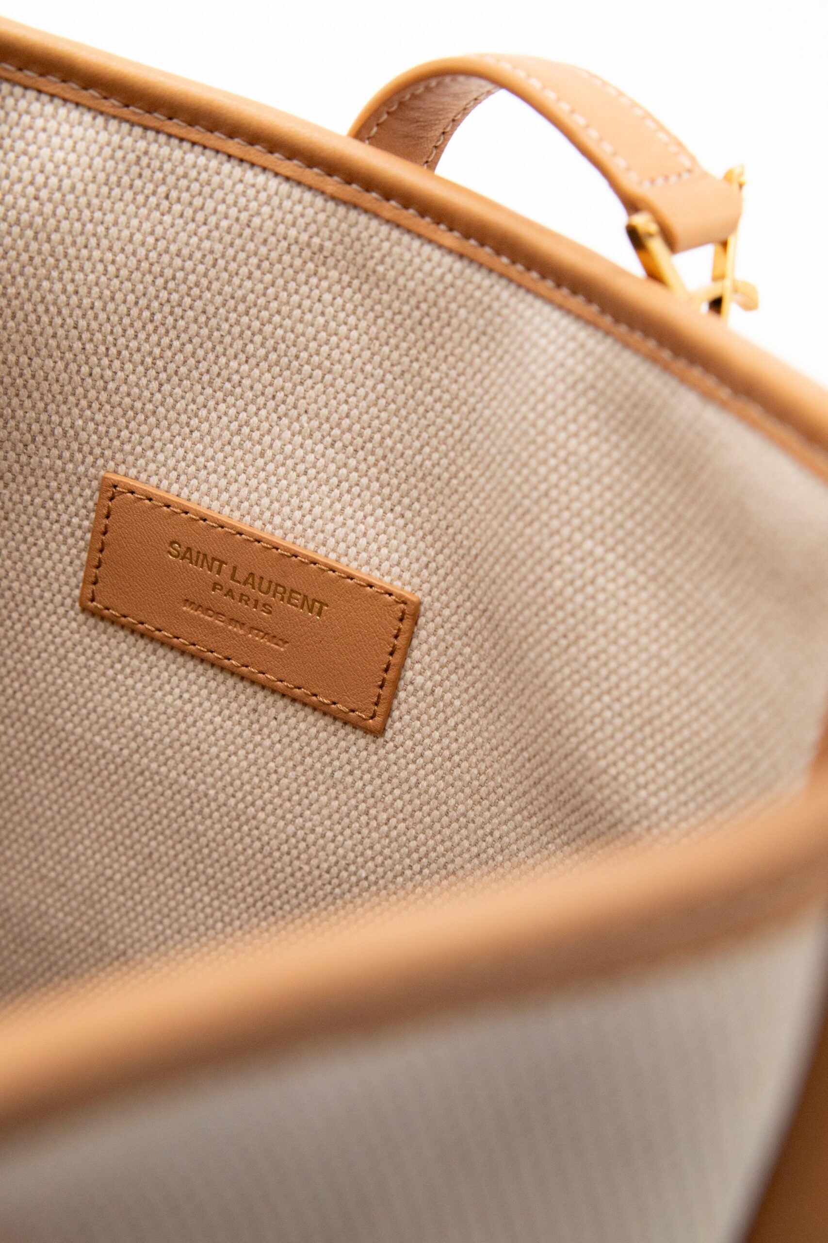 Thumbnail of http://Saint%20Laurent%20Le%205%20à%207%20Handtasche%20aus%20Canvas%20und%20Leder