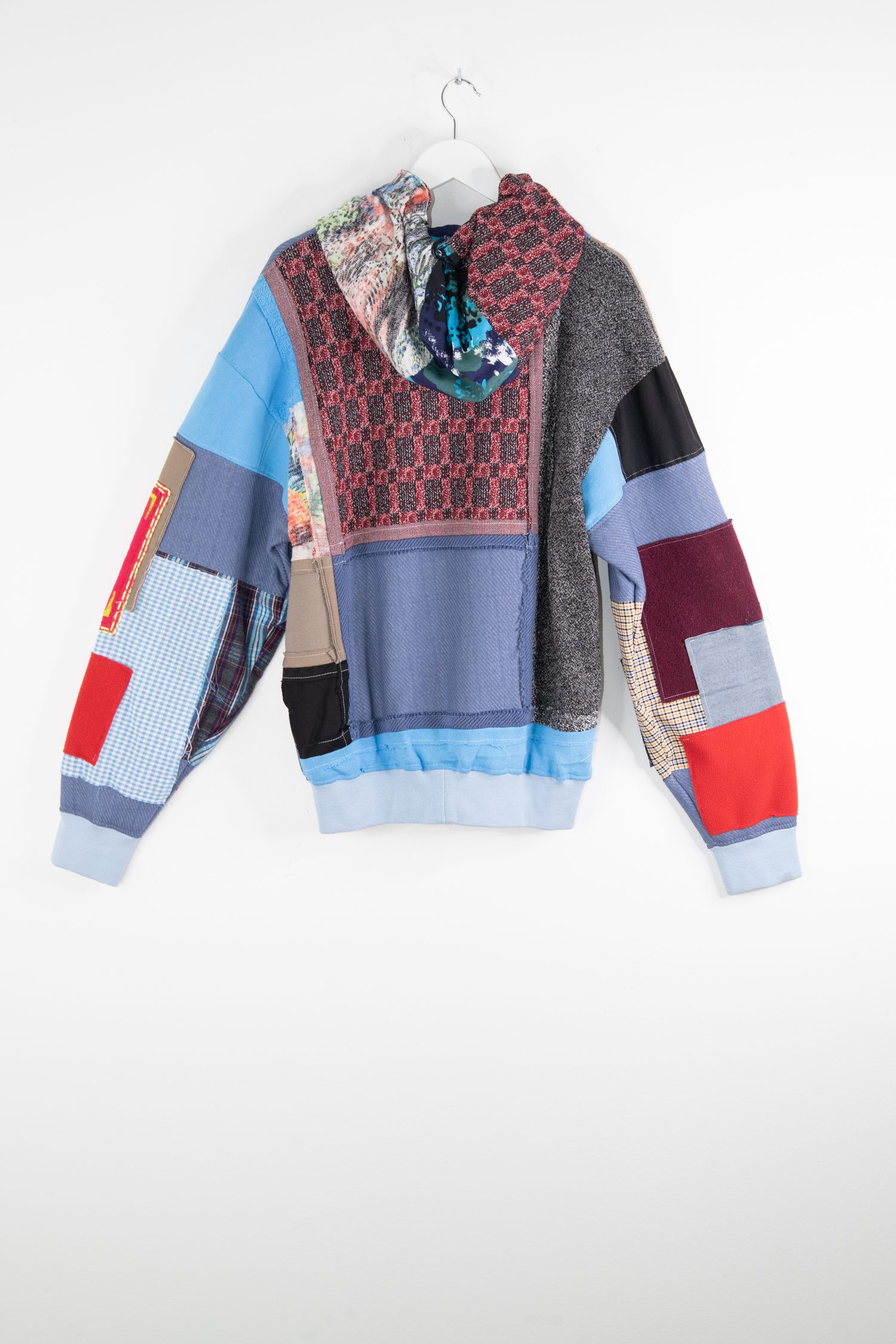 Thumbnail of http://Murmaid%20Paris%20Patchwork%20Sweatshirt%20in%20Dunkelblau%20und%20Bunt