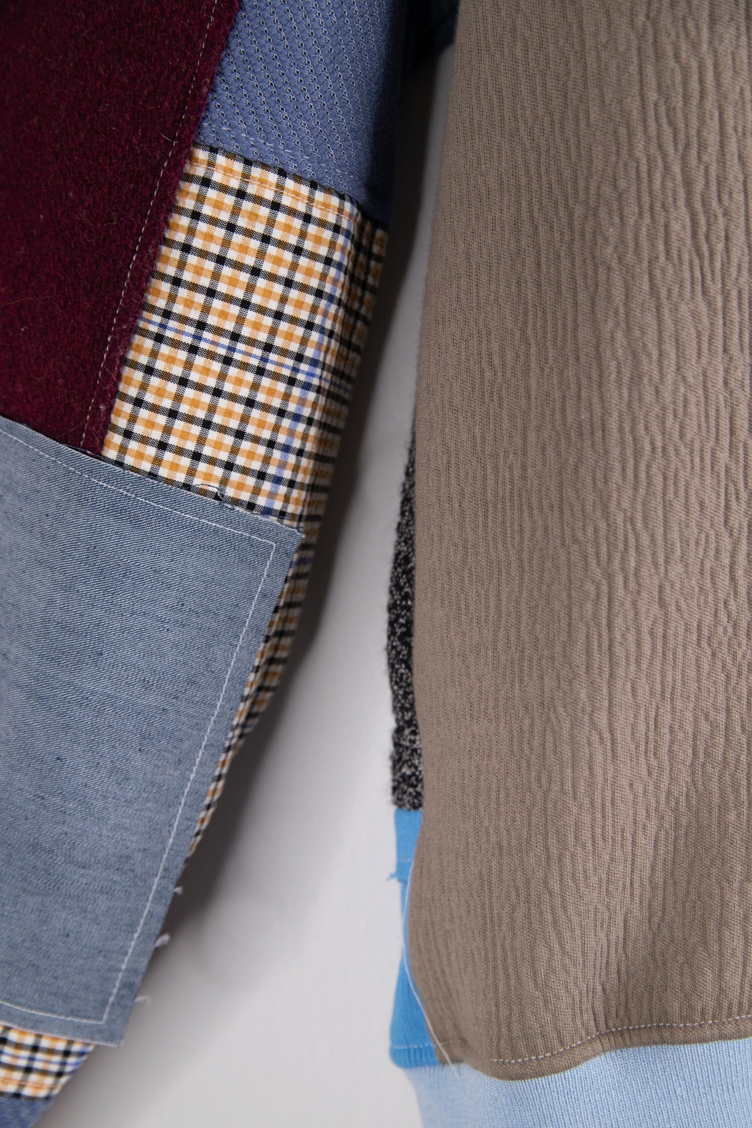 Thumbnail of http://Murmaid%20Paris%20Patchwork%20Sweatshirt%20in%20Dunkelblau%20und%20Bunt