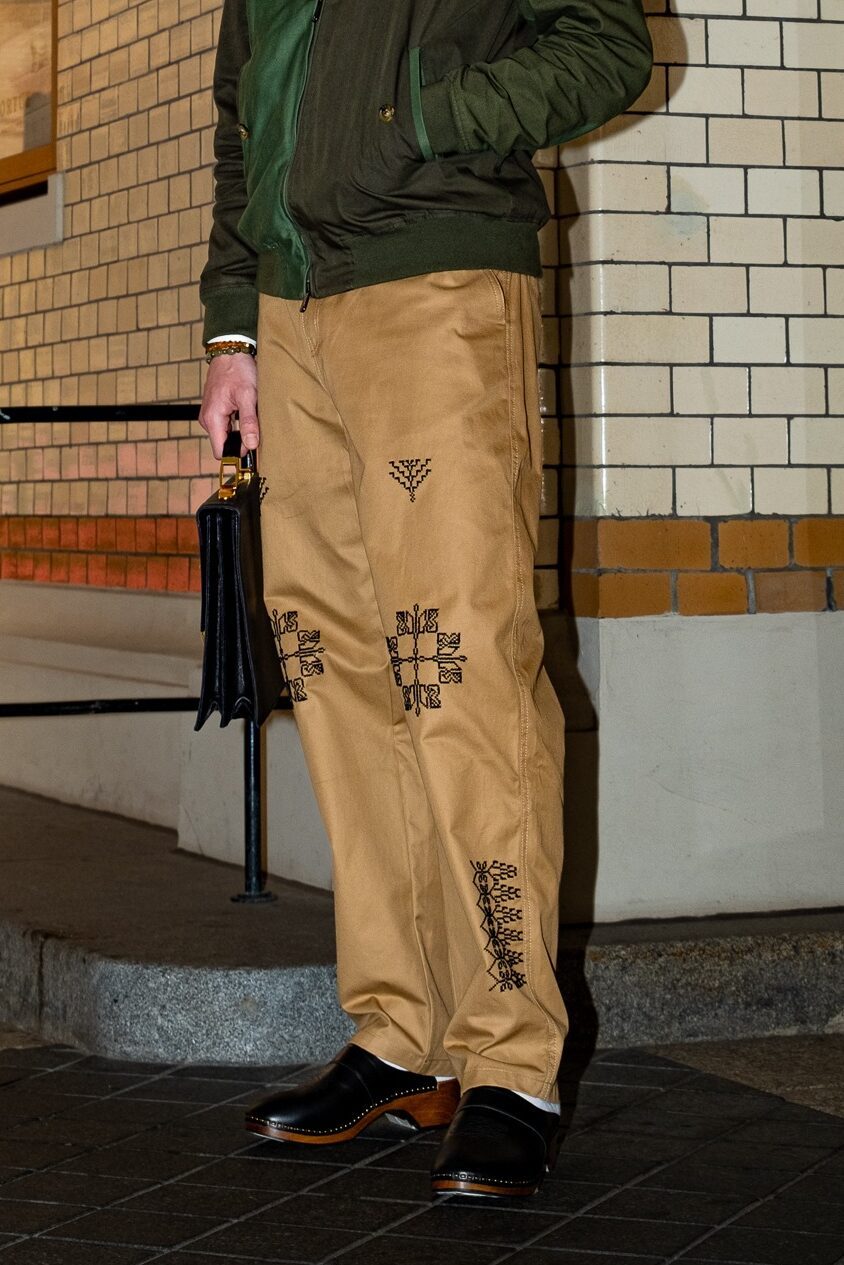 Adish Hose "Qrunful" mit Stickereien