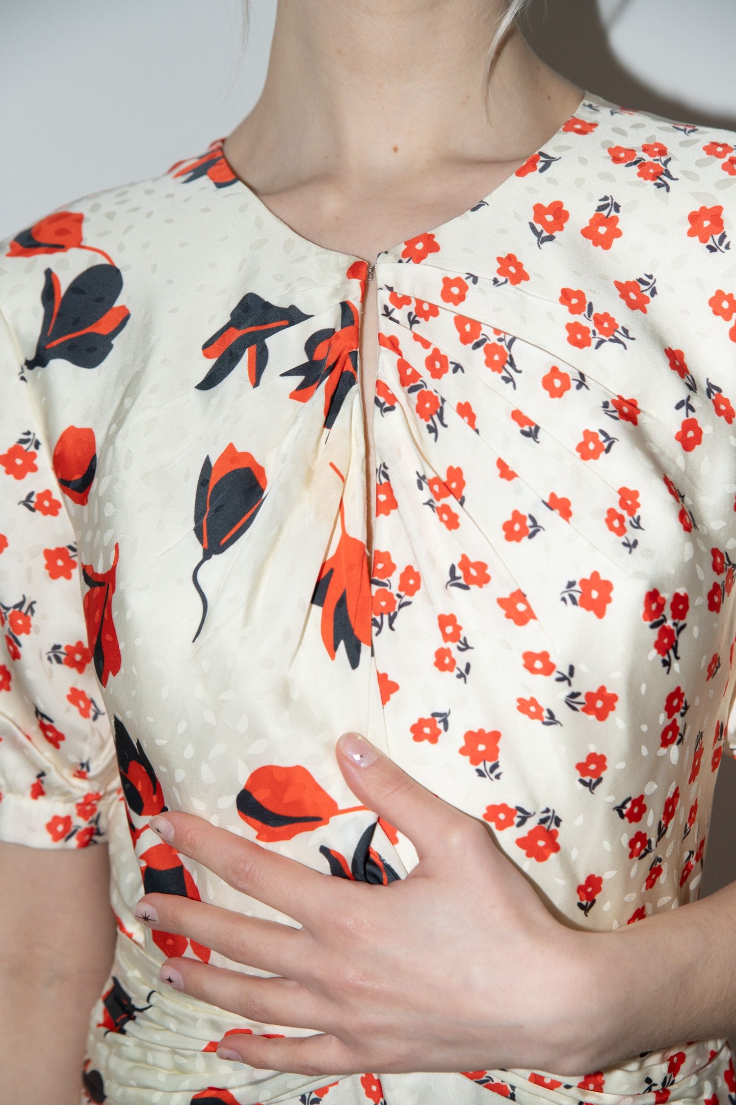 Thumbnail of http://Self-Portrait%20Maxikleid%20mit%20floralem%20Print%20in%20Ecru%20und%20Rot