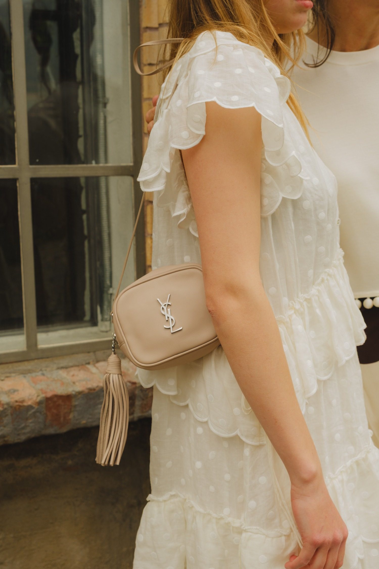 Thumbnail of http://Saint%20Laurent%20Blogger%20Umhängetasche%20in%20Beige%20und%20Silber