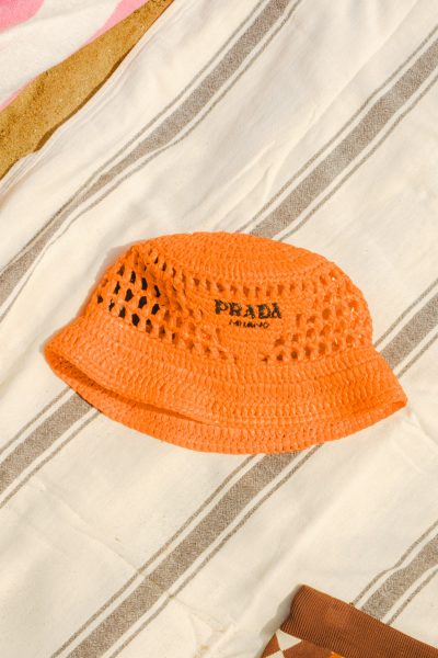 Prada Fischerhut in knalligem Orange