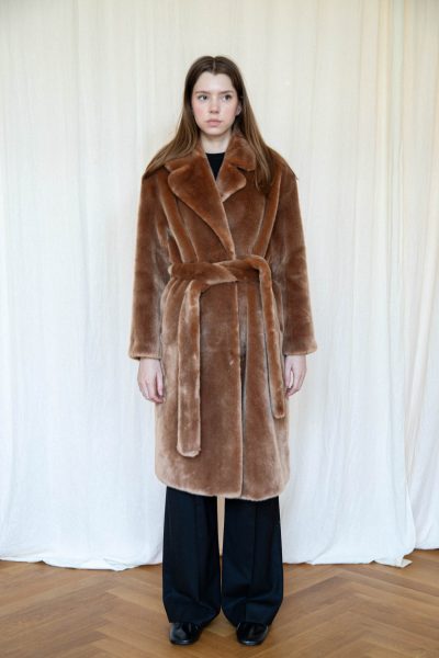 TIBI langer Fellmantel mit Gürtel in Cognac-braun