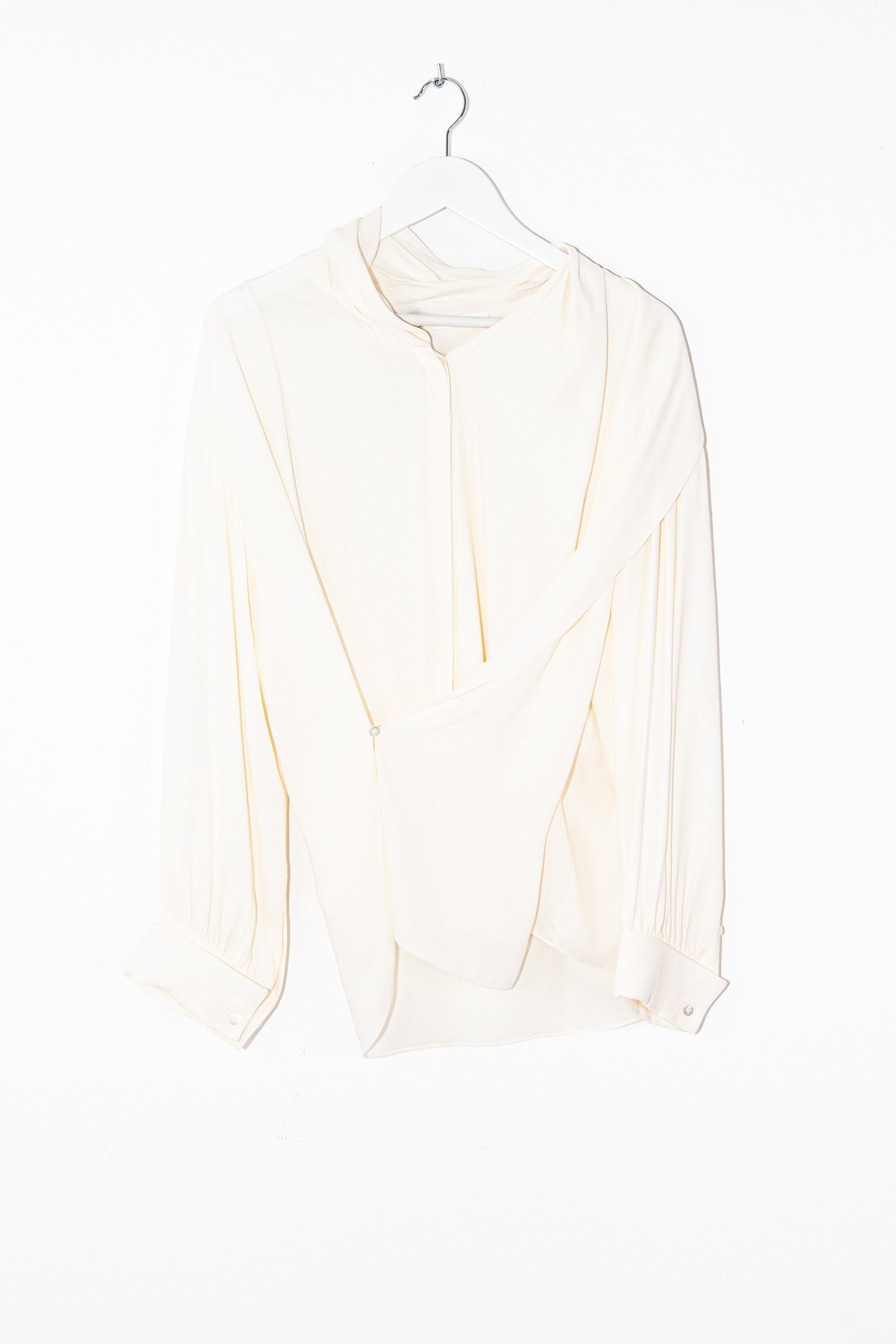 Thumbnail of http://The%20Row%20Darnelle%20Seidenbluse%20in%20Ecru