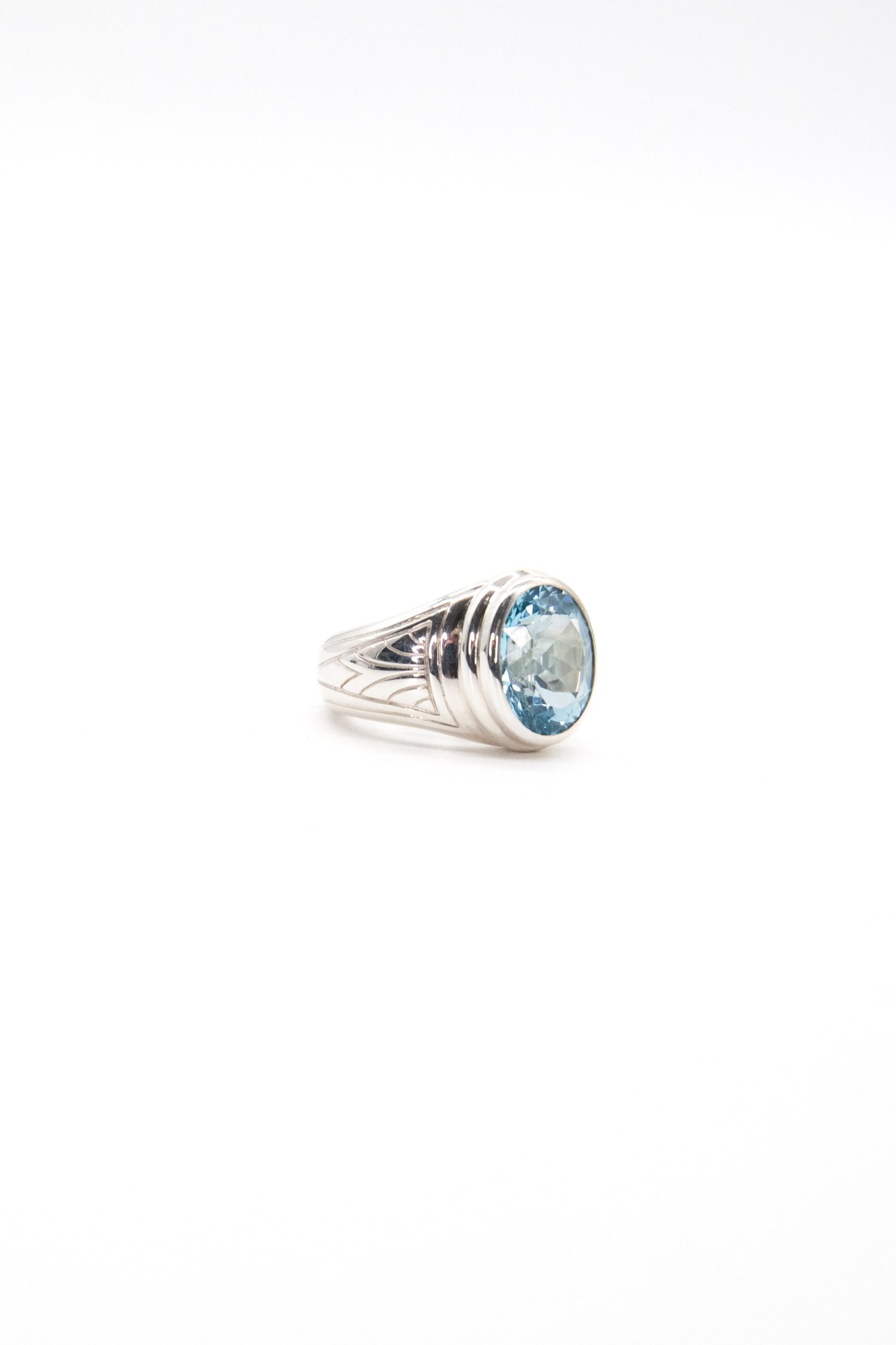 Thumbnail of http://Warnika%20von%20Saucken%20Tansania-Ring%20in%20hellblau