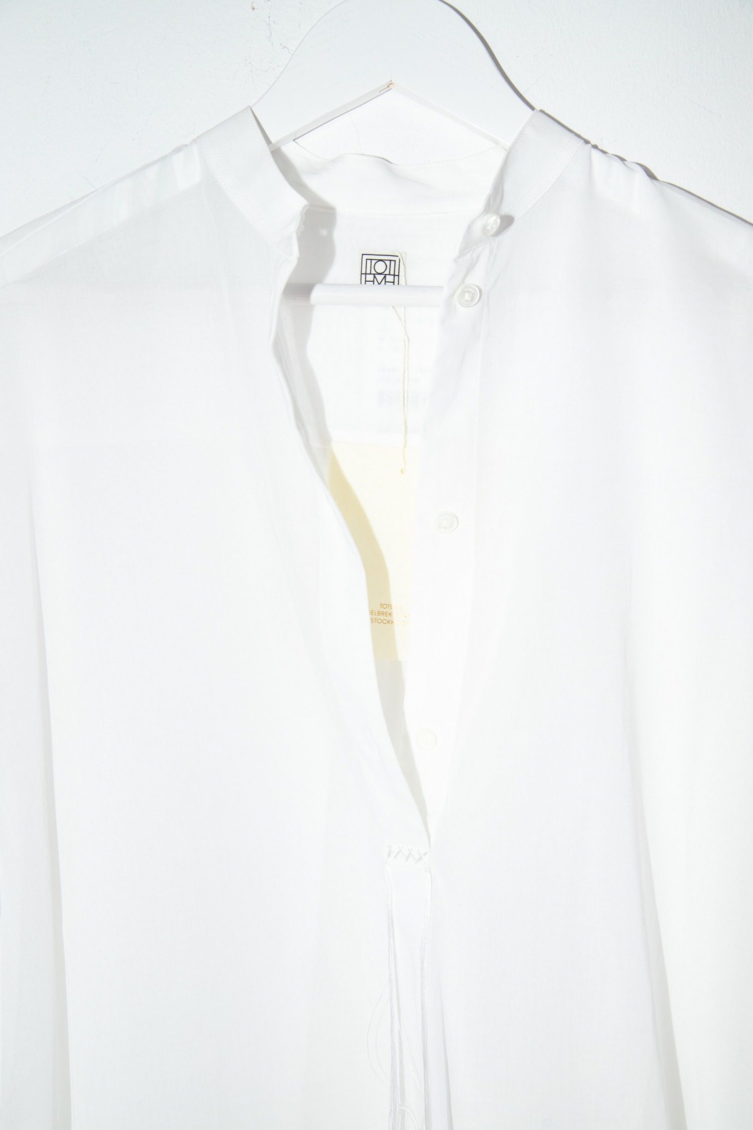 Thumbnail of http://TOTEME%20Bluse%20mit%20Fransendetail%20in%20Weiß