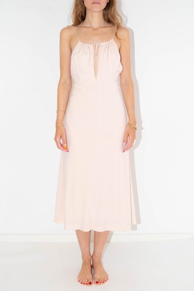 Toteme Maxikleid mit gerafftem Ausschnitt in Rosa