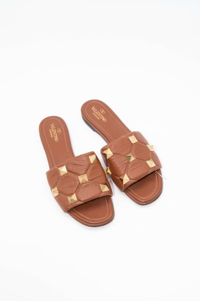 Valentino "Roman Stud" Pantoletten in Cognac