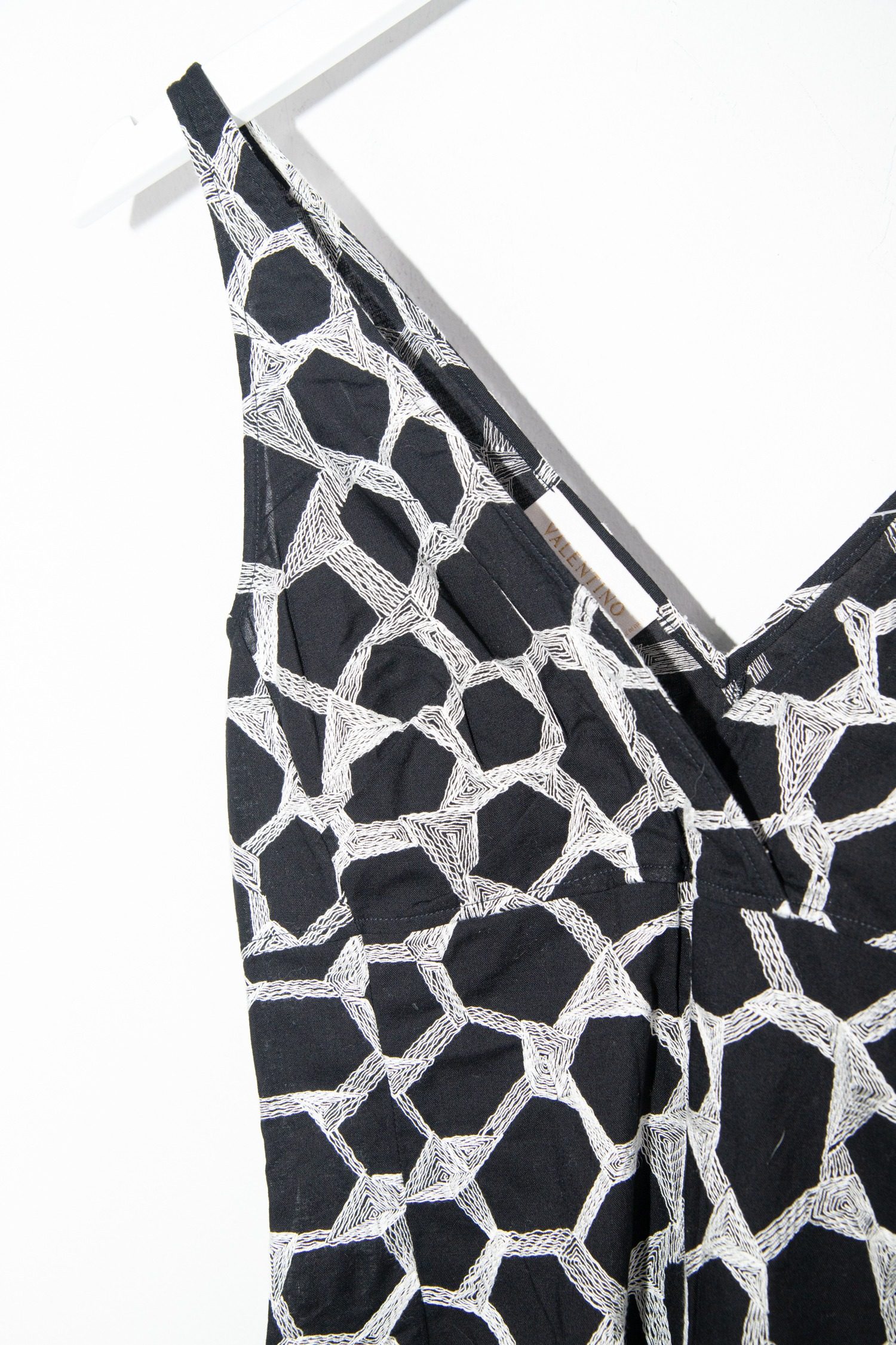 Thumbnail of http://Valentino%20Vintage%20Midikleid%20Monochrom%20in%20Schwarz%20und%20Weiß