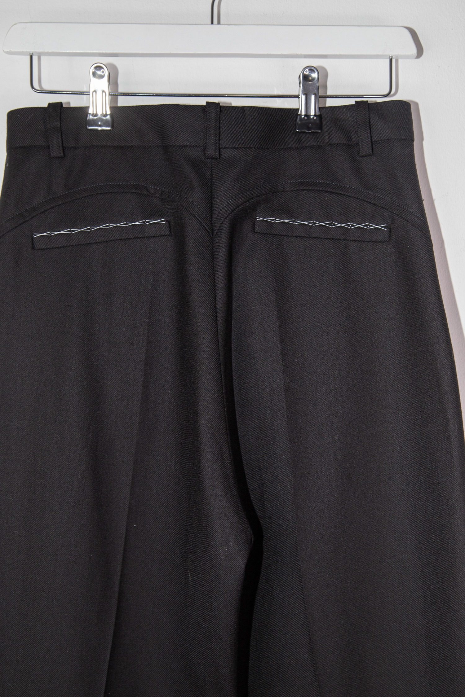 Thumbnail of http://Victoria%20Beckham%20weite%20Stoffhose%20mit%20Abnähern%20in%20Schwarz